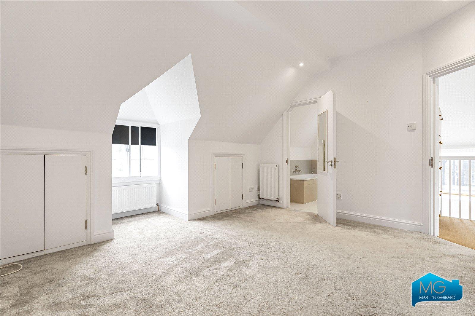 5 bedroom Detached House to rent - Martyn Gerrard