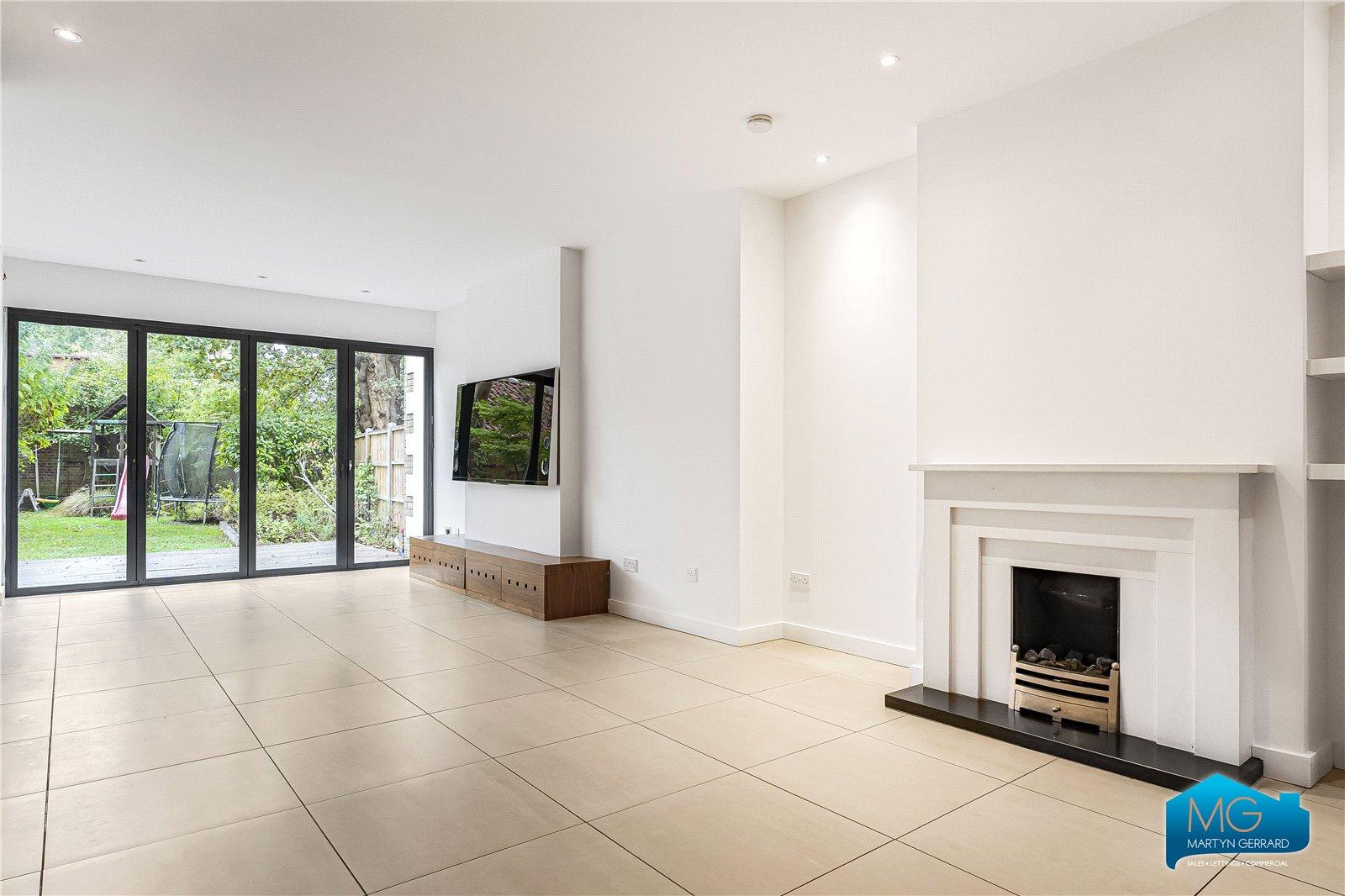 5 bedroom Detached House to rent - Martyn Gerrard