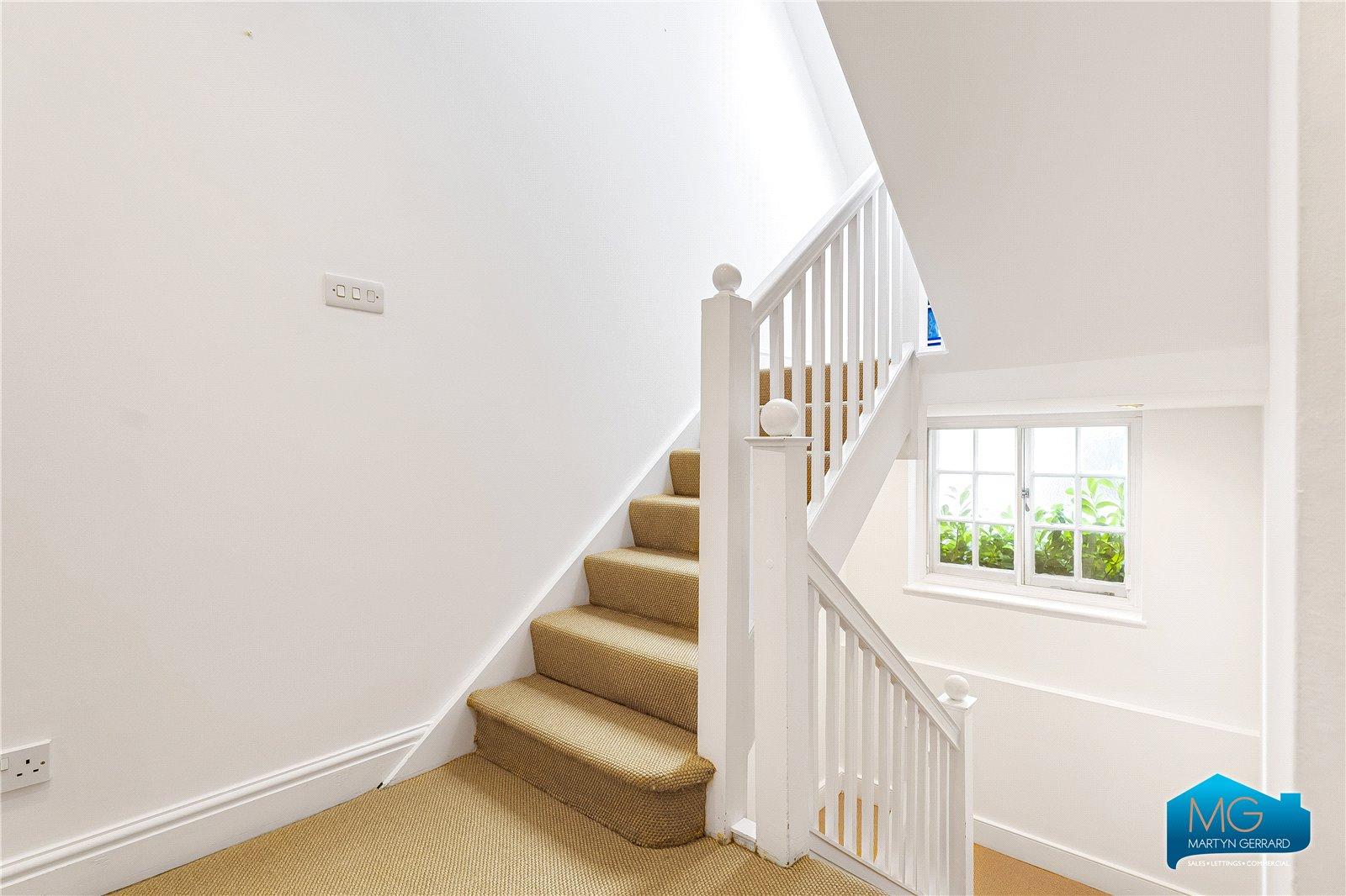 5 bedroom Detached House to rent - Martyn Gerrard