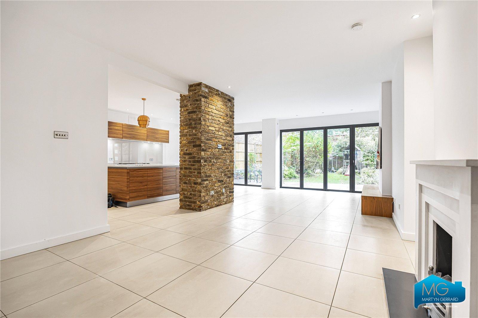 5 bedroom Detached House to rent - Martyn Gerrard