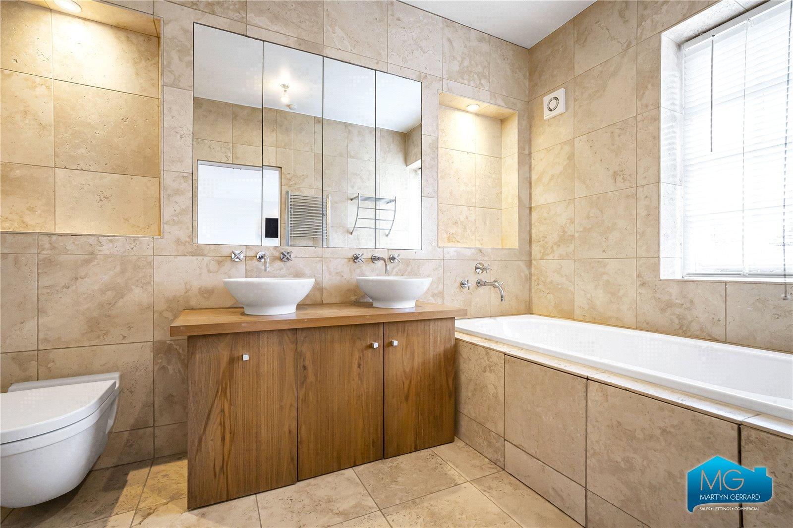 5 bedroom Detached House to rent - Martyn Gerrard