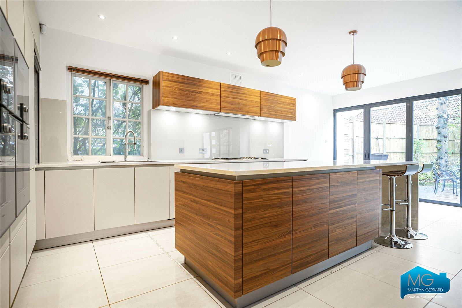 5 bedroom Detached House to rent - Martyn Gerrard