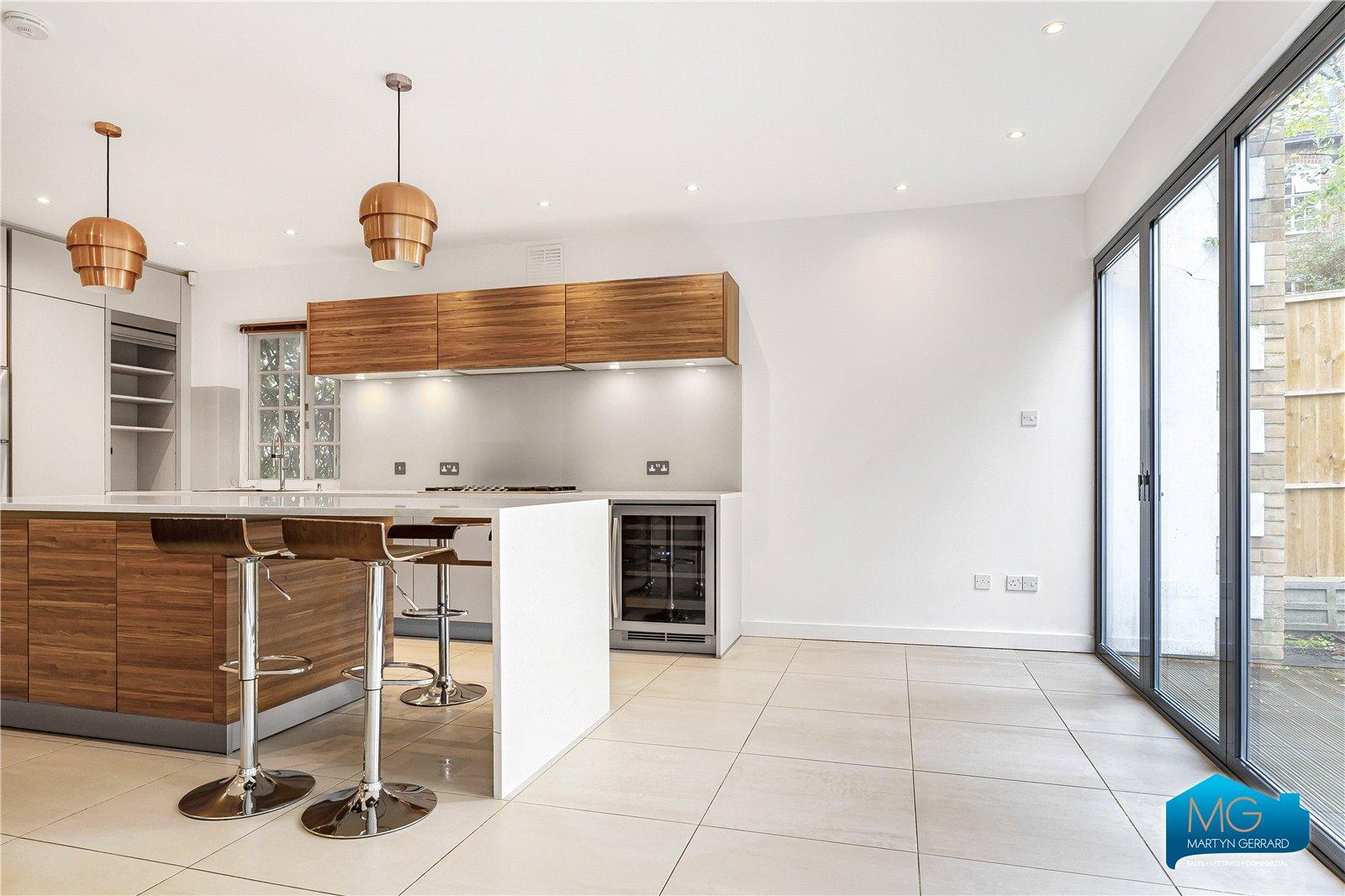 5 bedroom Detached House to rent - Martyn Gerrard