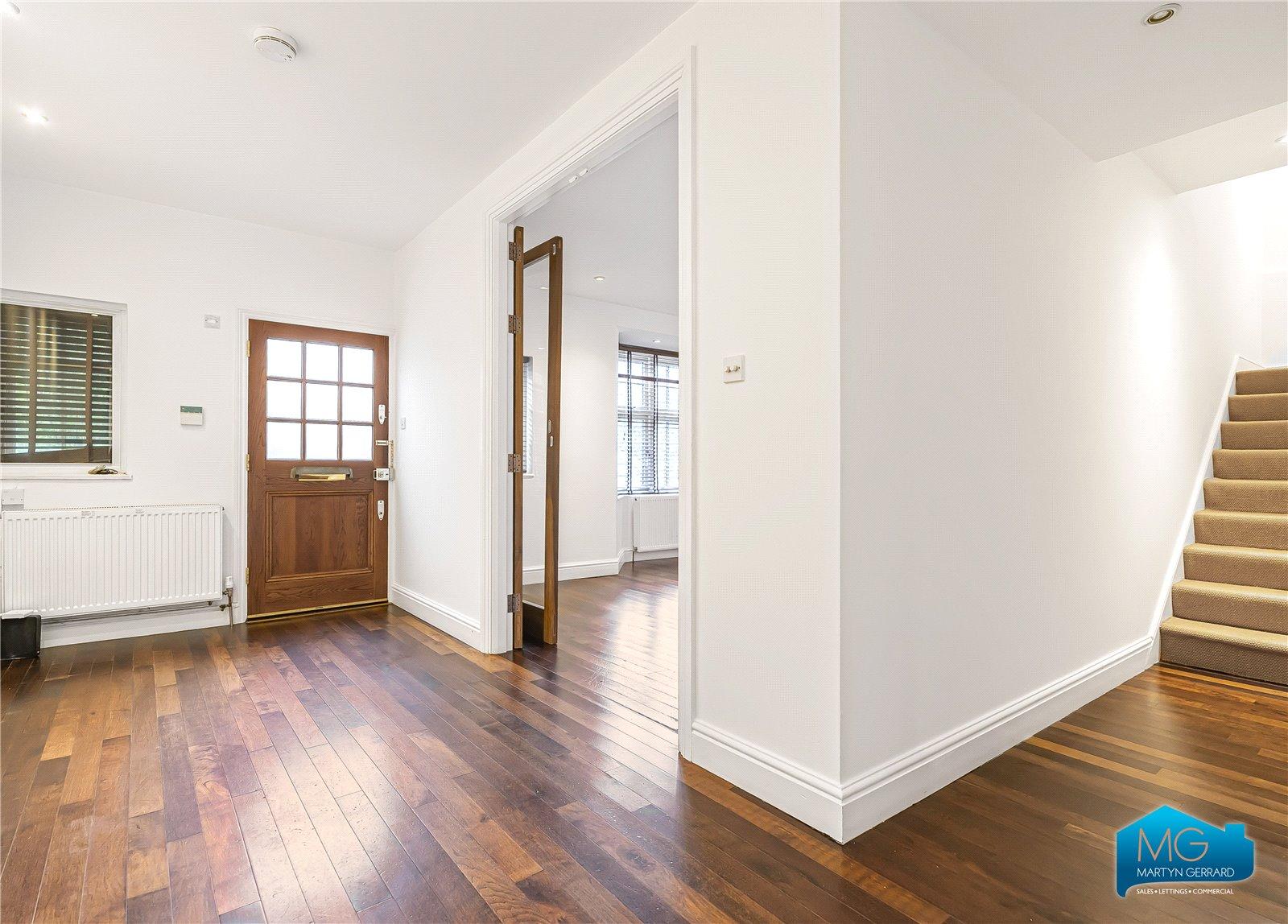 5 bedroom Detached House to rent - Martyn Gerrard