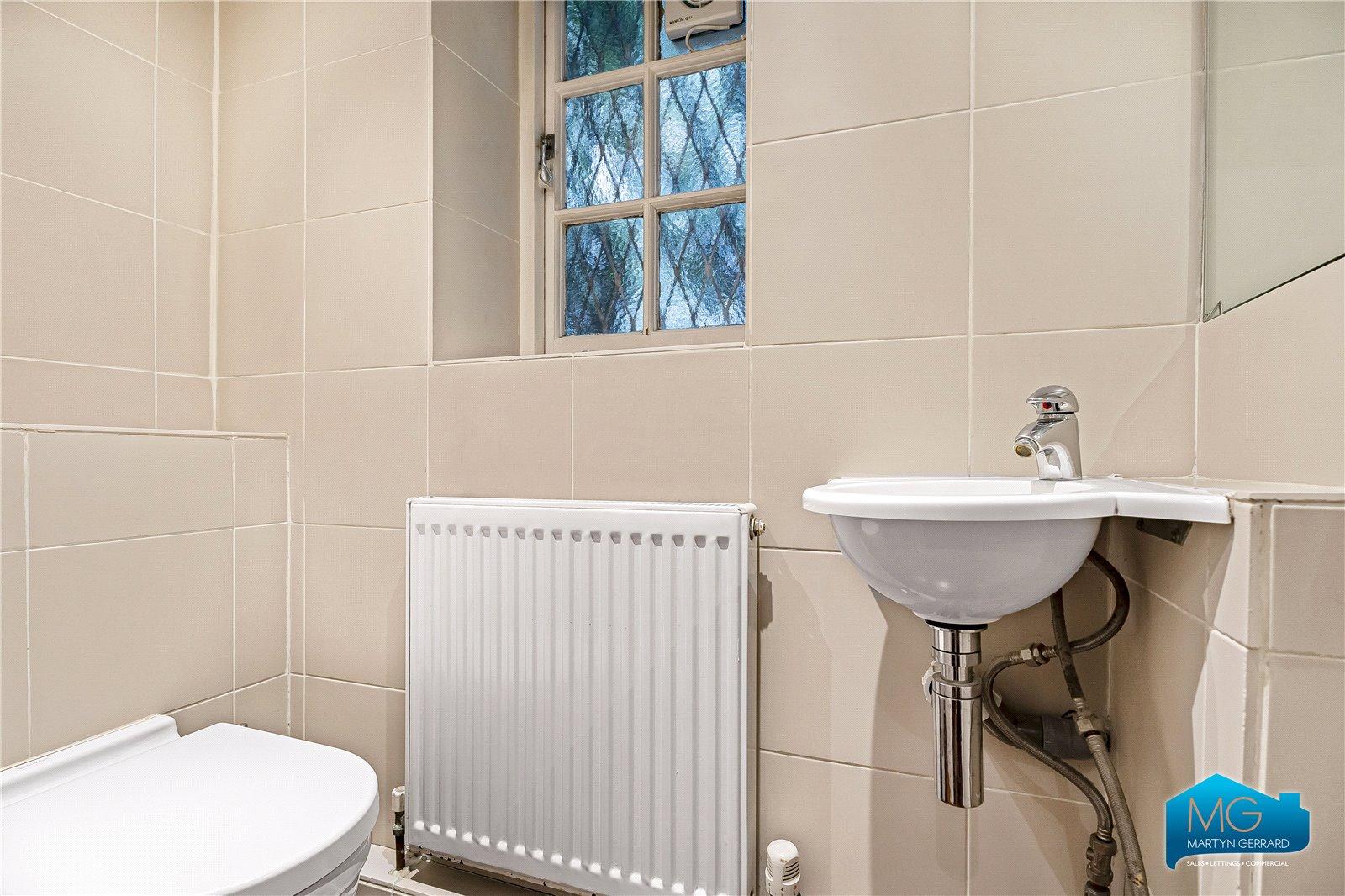 5 bedroom Detached House to rent - Martyn Gerrard