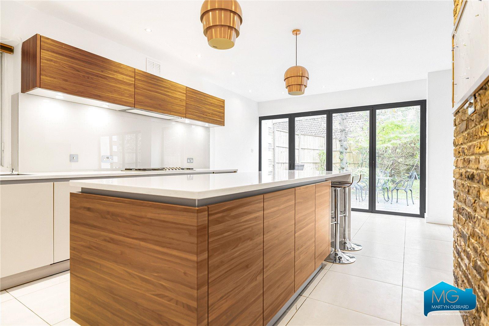 5 bedroom Detached House to rent - Martyn Gerrard