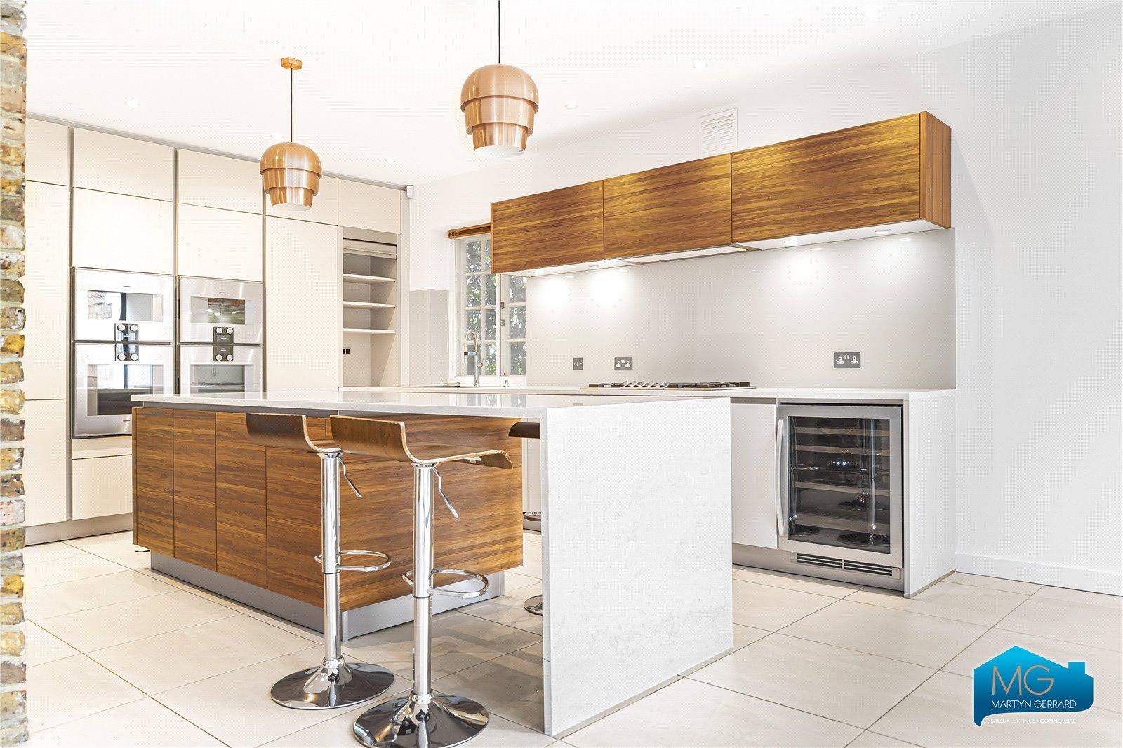 5 bedroom Detached House to rent - Martyn Gerrard