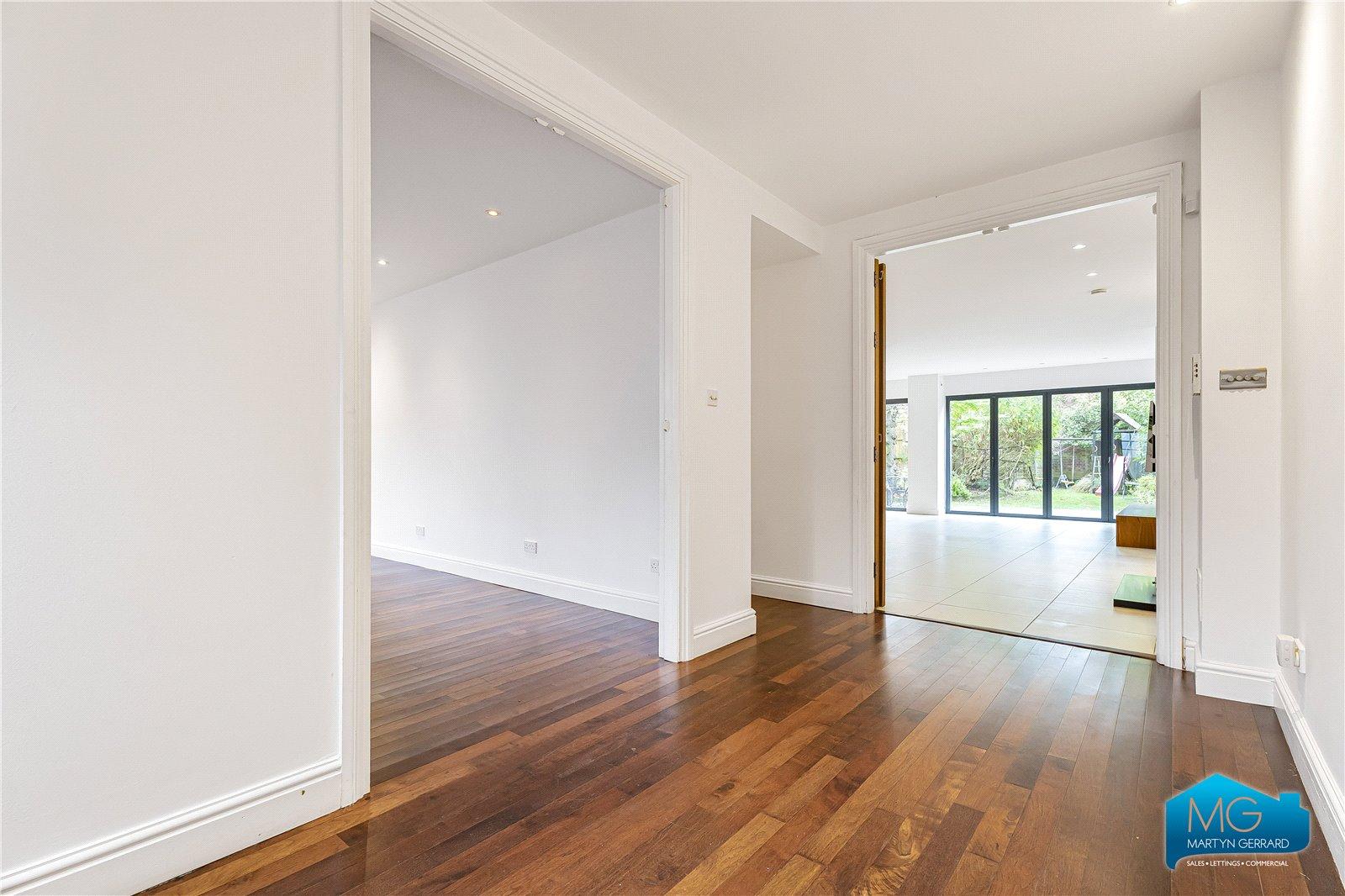 5 bedroom Detached House to rent - Martyn Gerrard