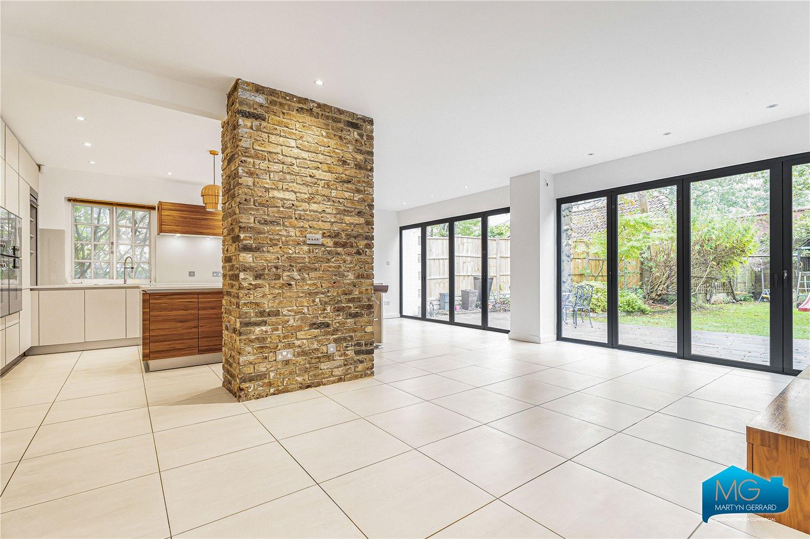 5 bedroom Detached House to rent - Martyn Gerrard