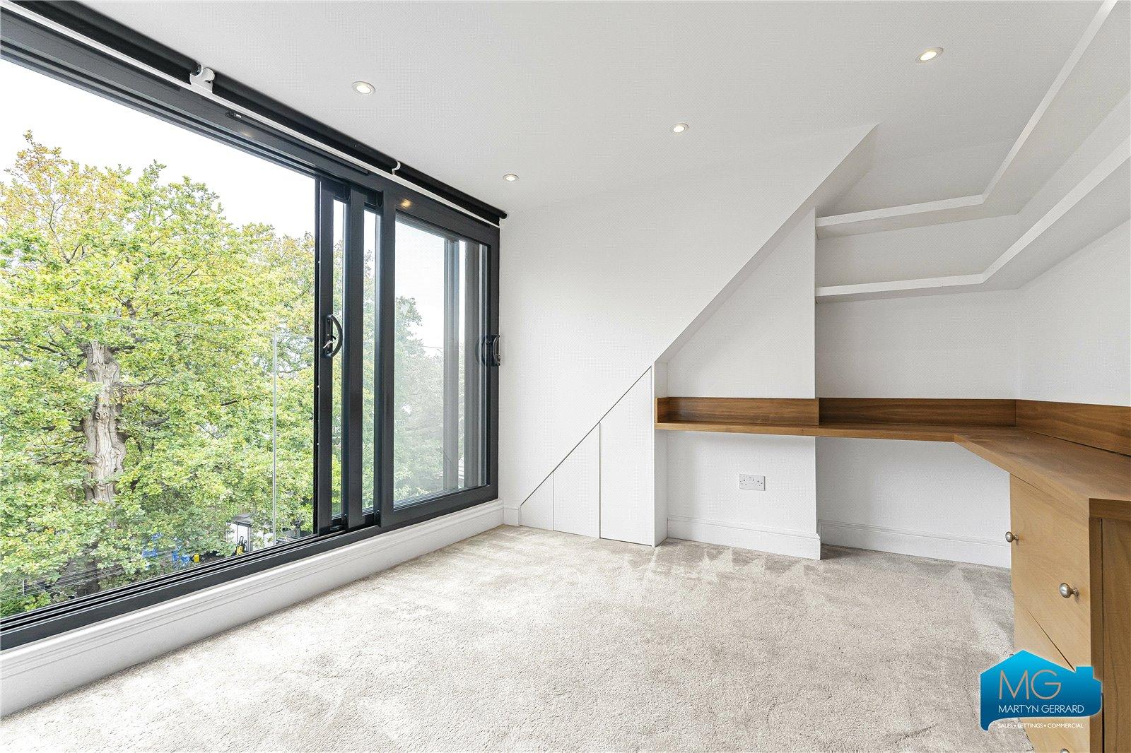 5 bedroom Detached House to rent - Martyn Gerrard