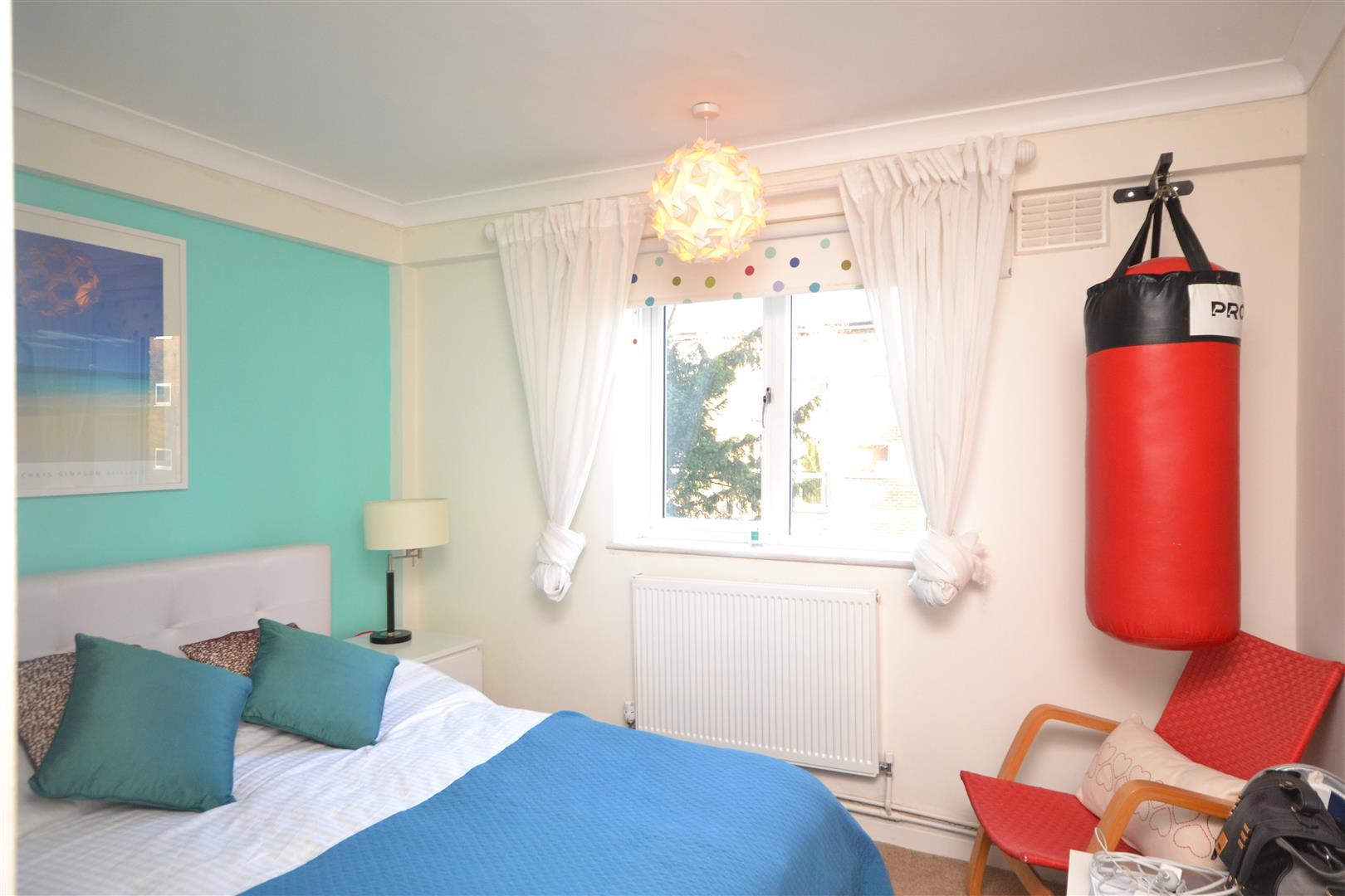 3 bedroom Apartment to rent - Martyn Gerrard