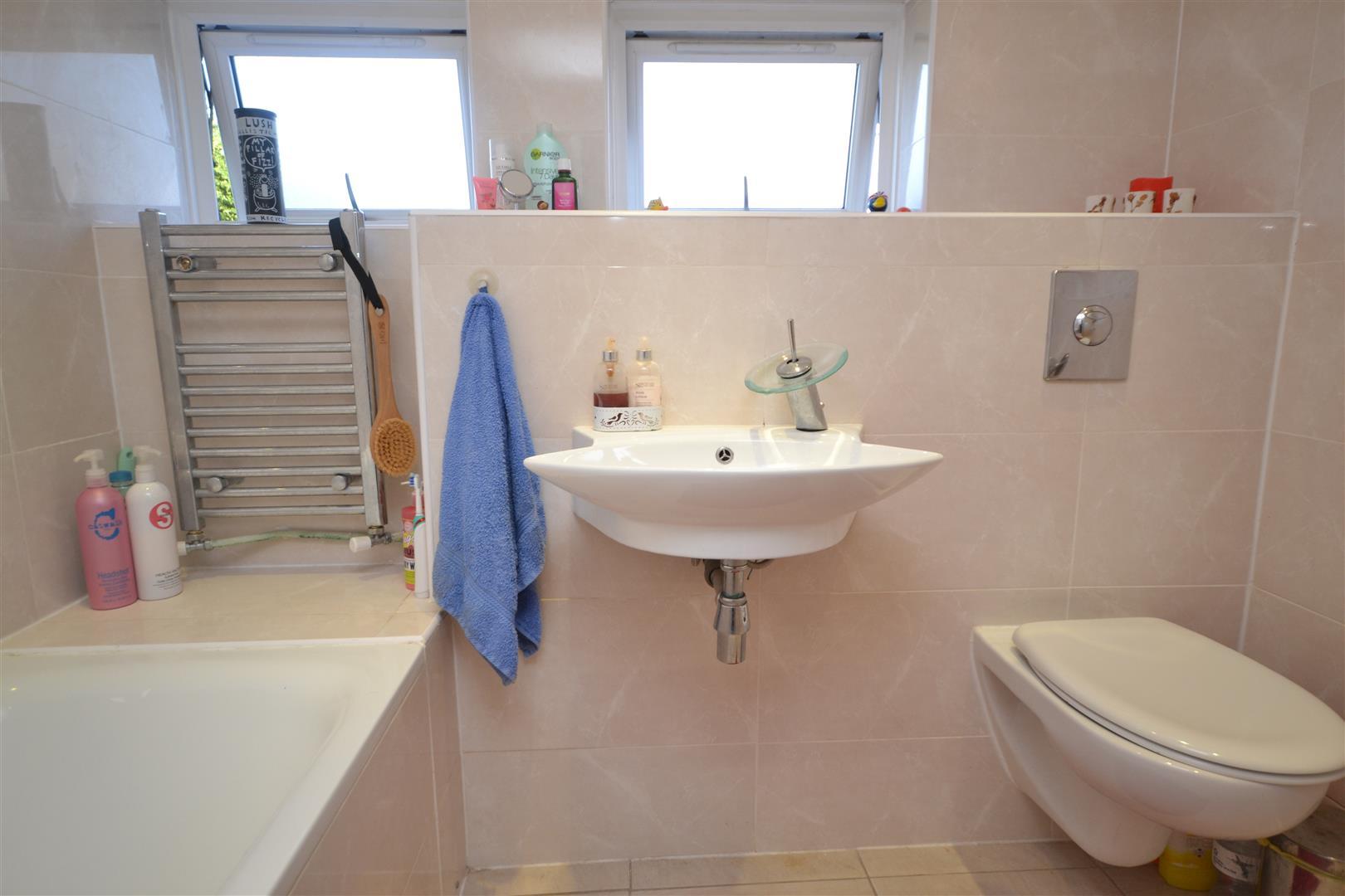 3 bedroom Apartment to rent - Martyn Gerrard