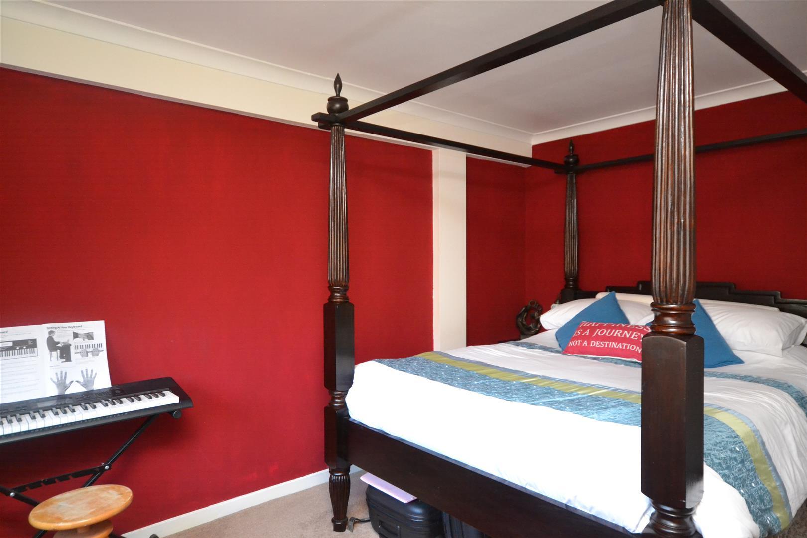 3 bedroom Apartment to rent - Martyn Gerrard