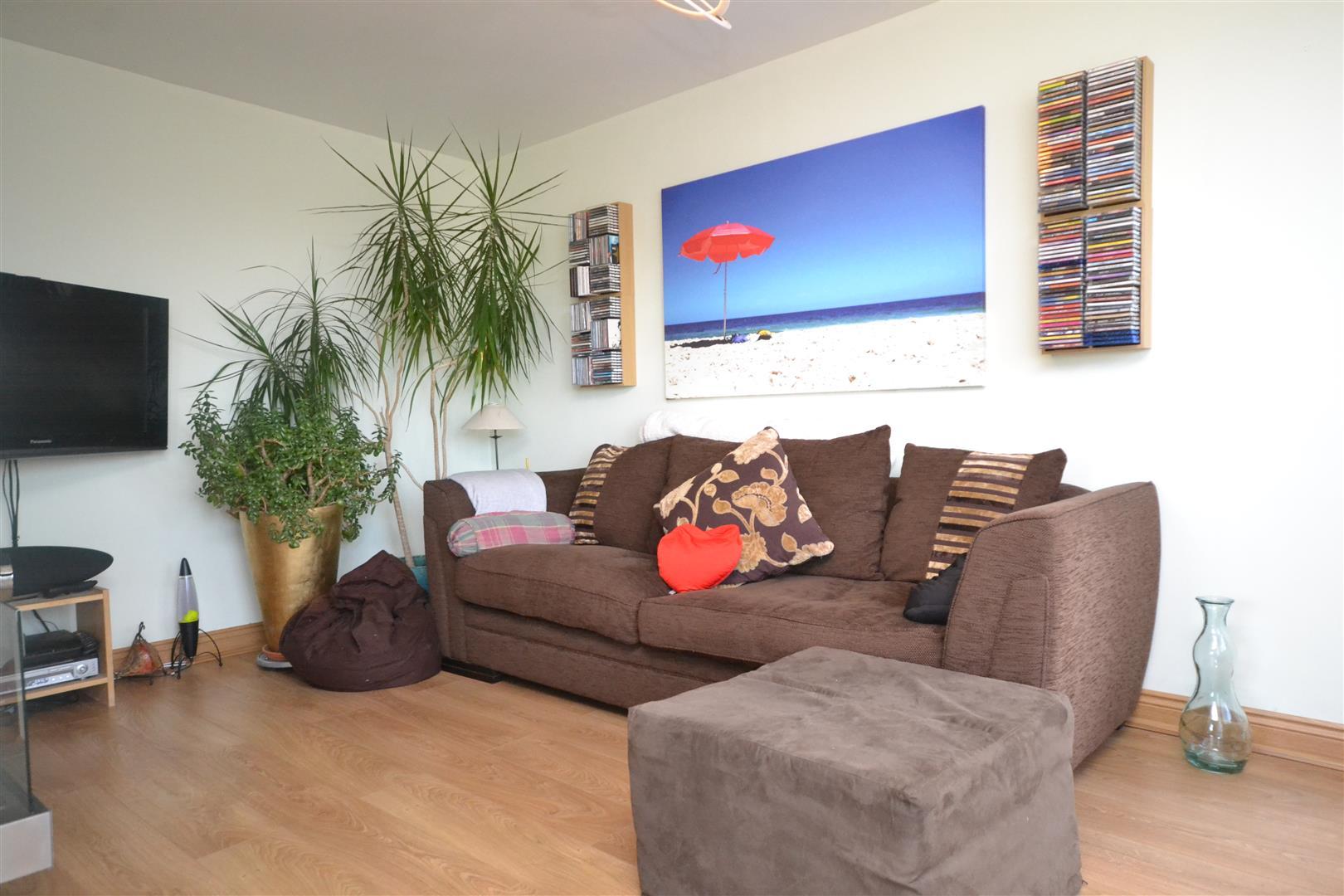3 bedroom Apartment to rent - Martyn Gerrard