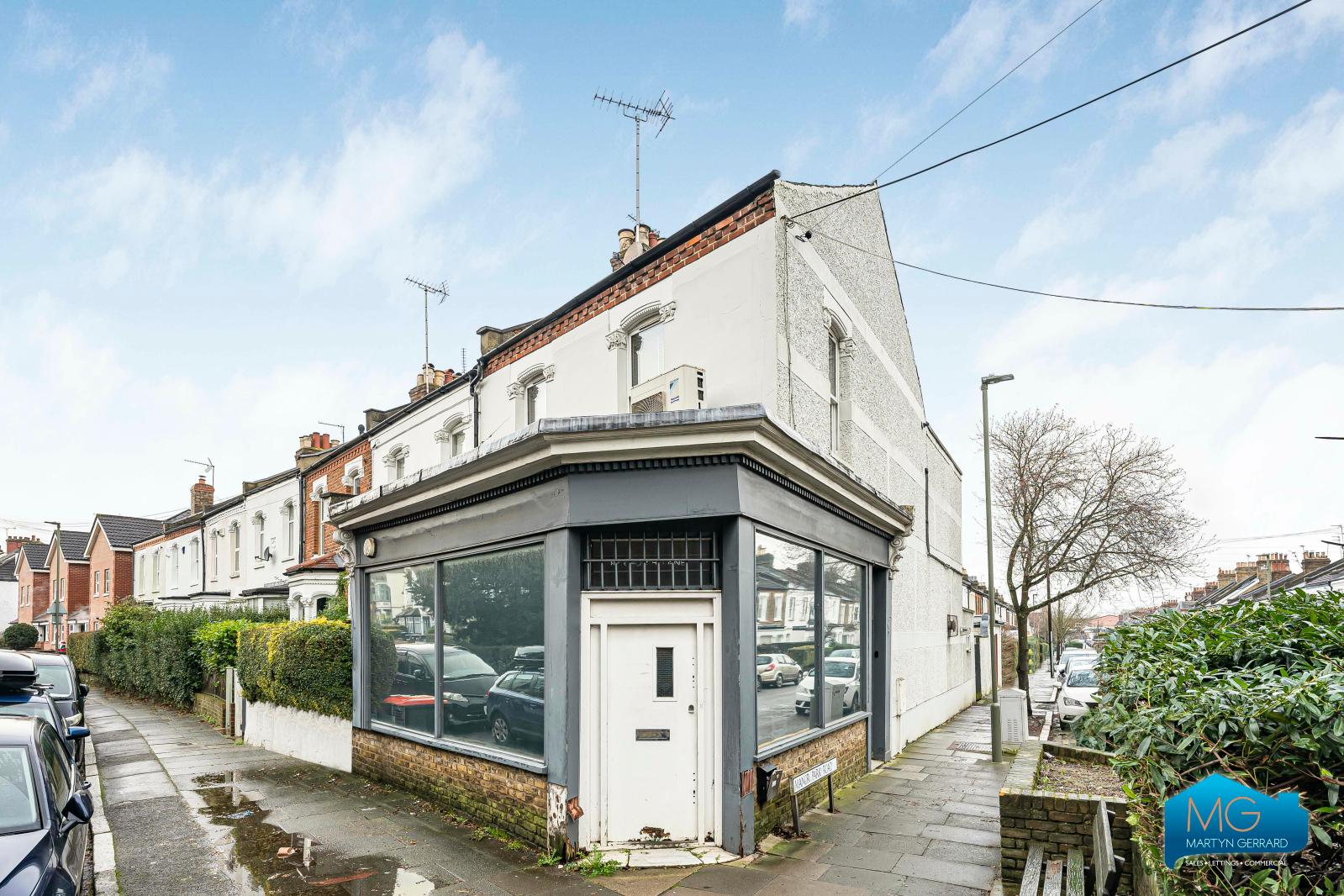 2 bedroom End of Terrace House to rent - Martyn Gerrard