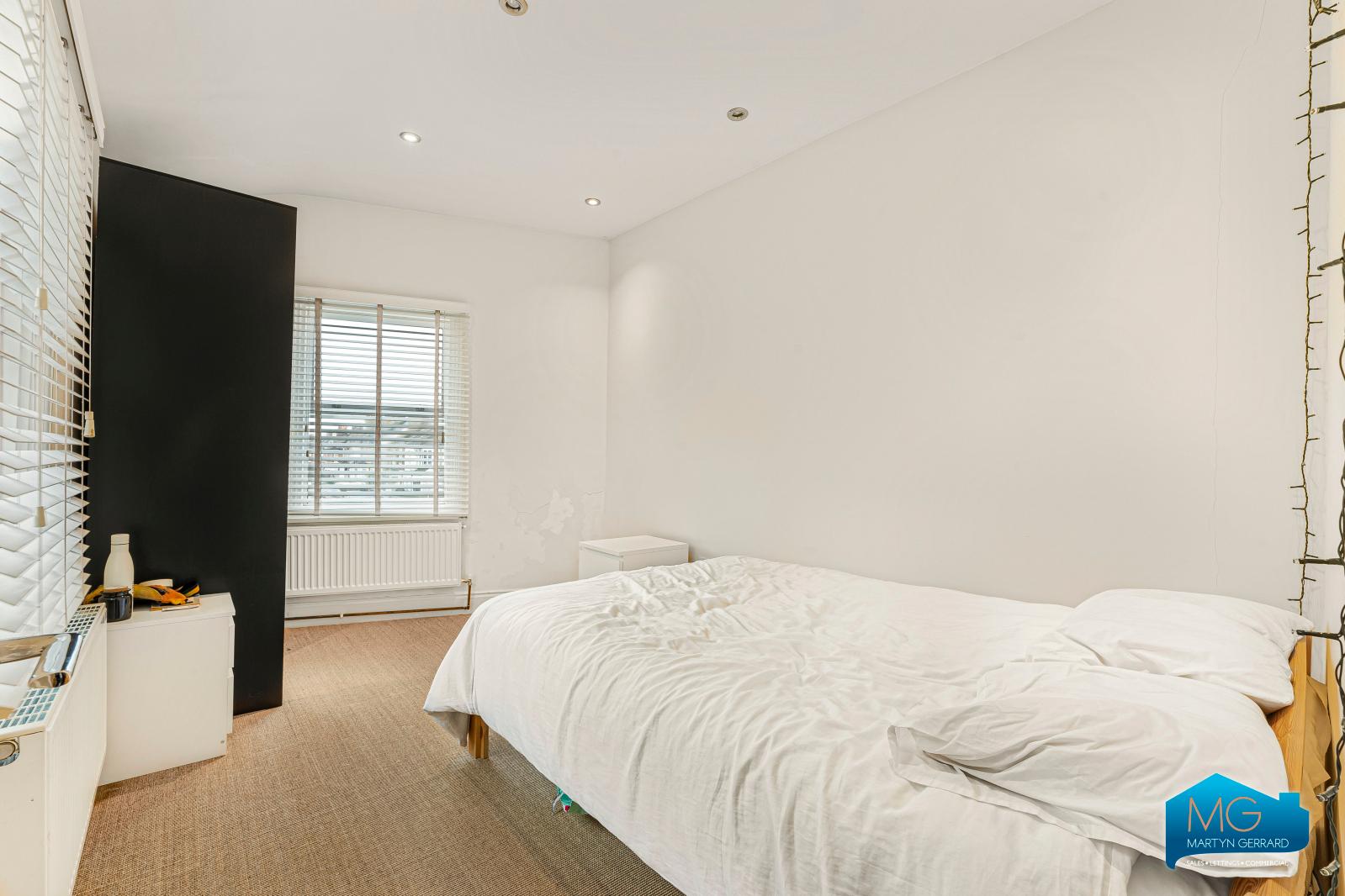 2 bedroom End of Terrace House to rent - Martyn Gerrard
