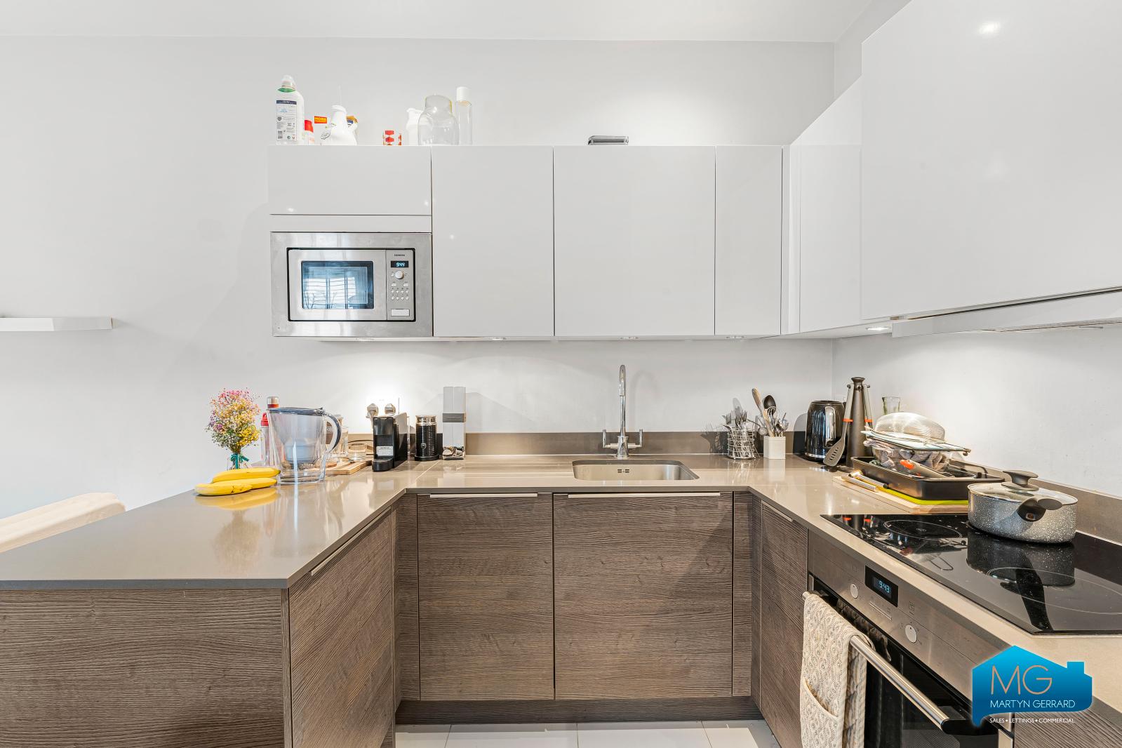 2 bedroom End of Terrace House to rent - Martyn Gerrard