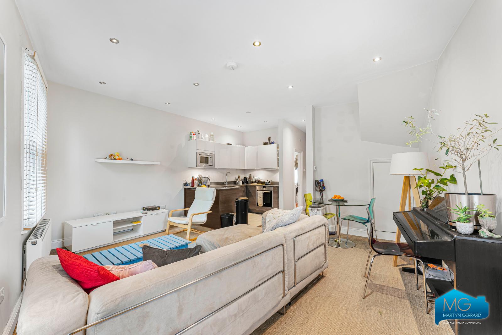 2 bedroom End of Terrace House to rent - Martyn Gerrard