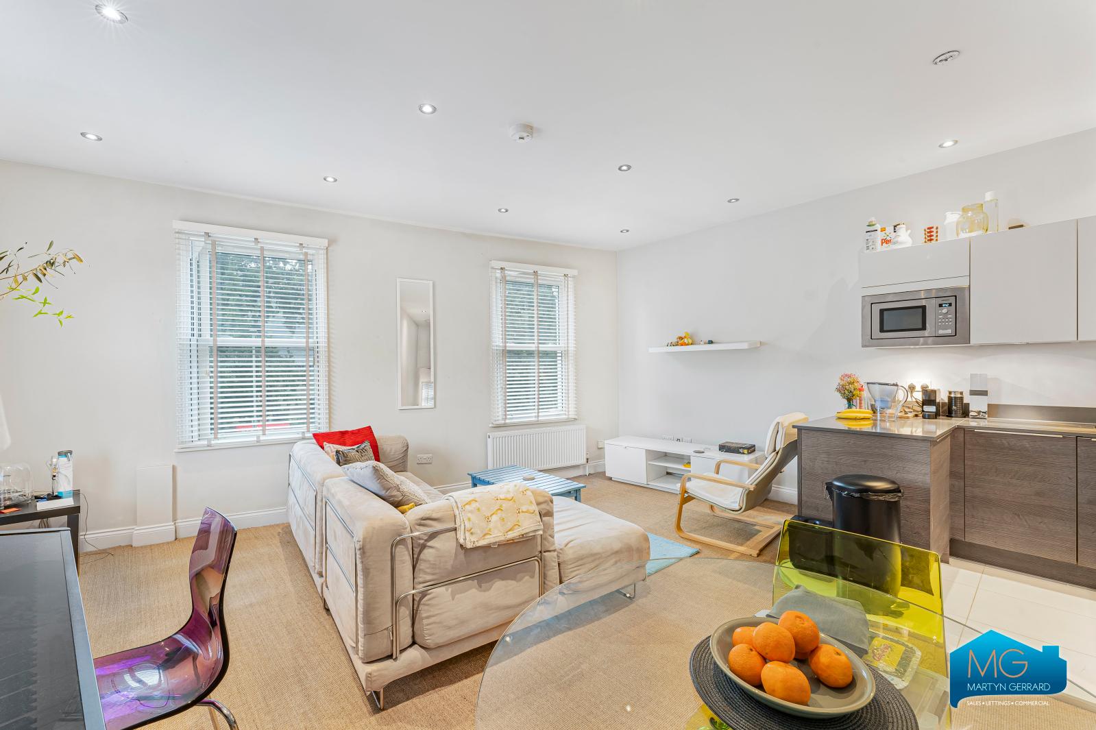 2 bedroom End of Terrace House to rent - Martyn Gerrard