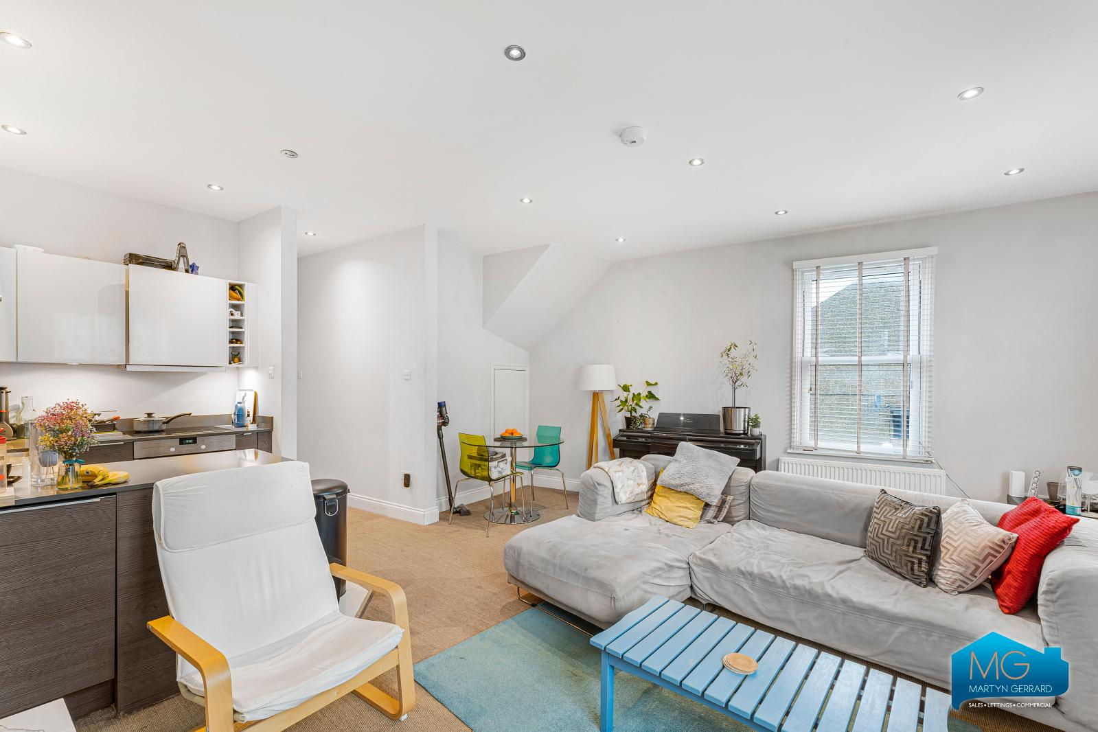 2 bedroom End of Terrace House to rent - Martyn Gerrard
