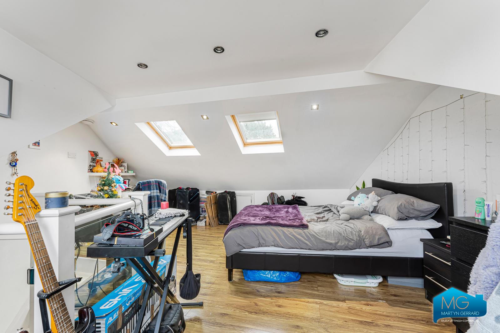 2 bedroom End of Terrace House to rent - Martyn Gerrard