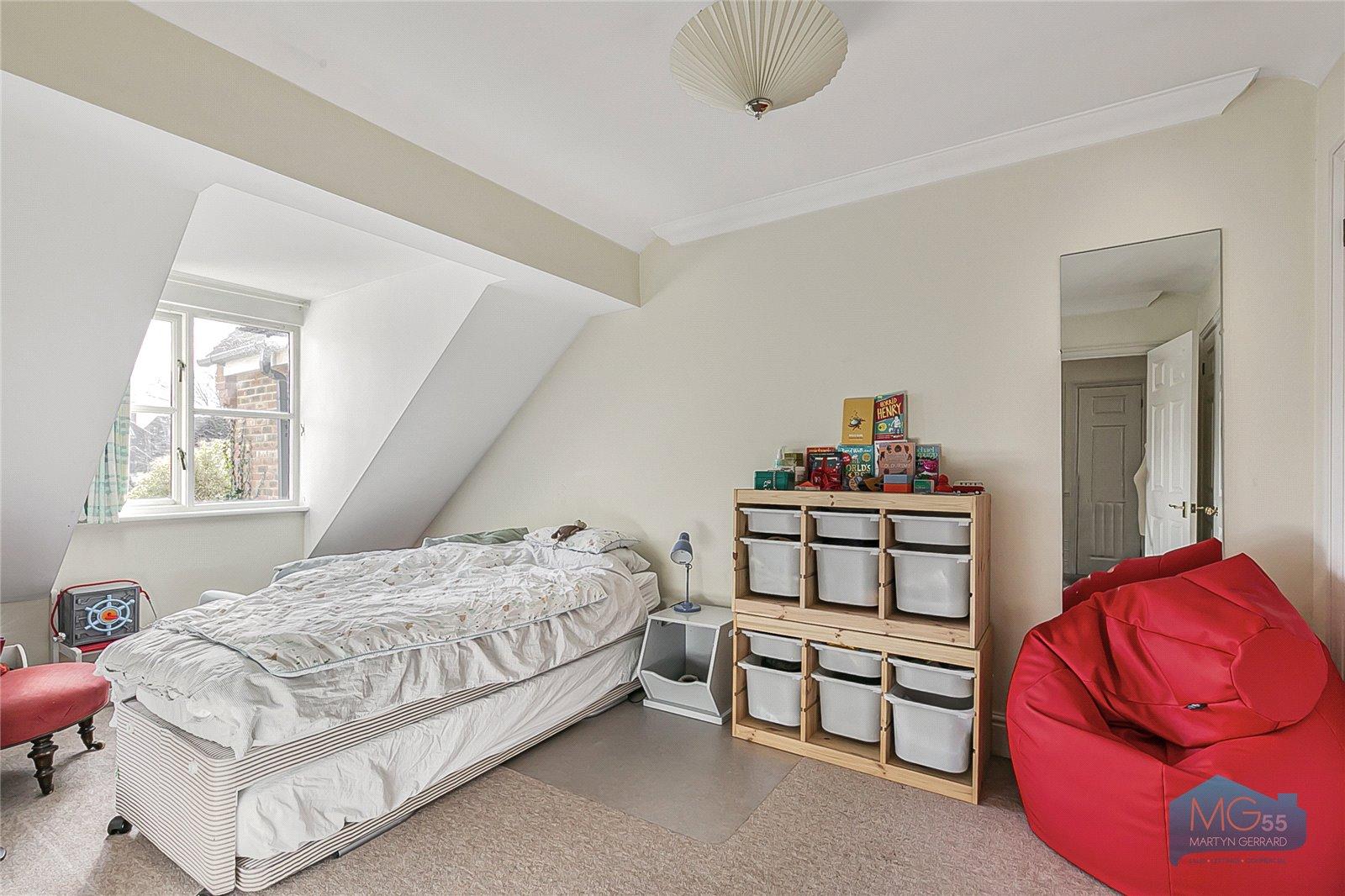 4 bedroom Terraced House to rent - Martyn Gerrard