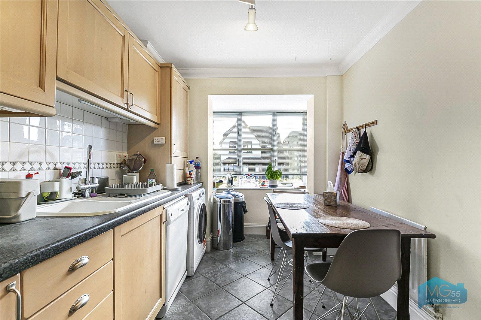 4 bedroom Terraced House to rent - Martyn Gerrard