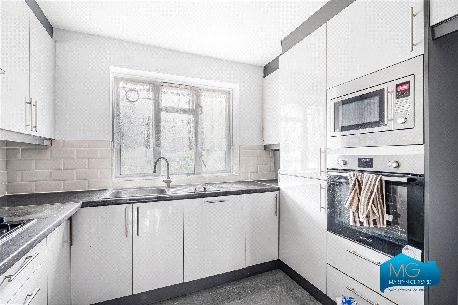 3 bedroom Apartment to rent - Martyn Gerrard