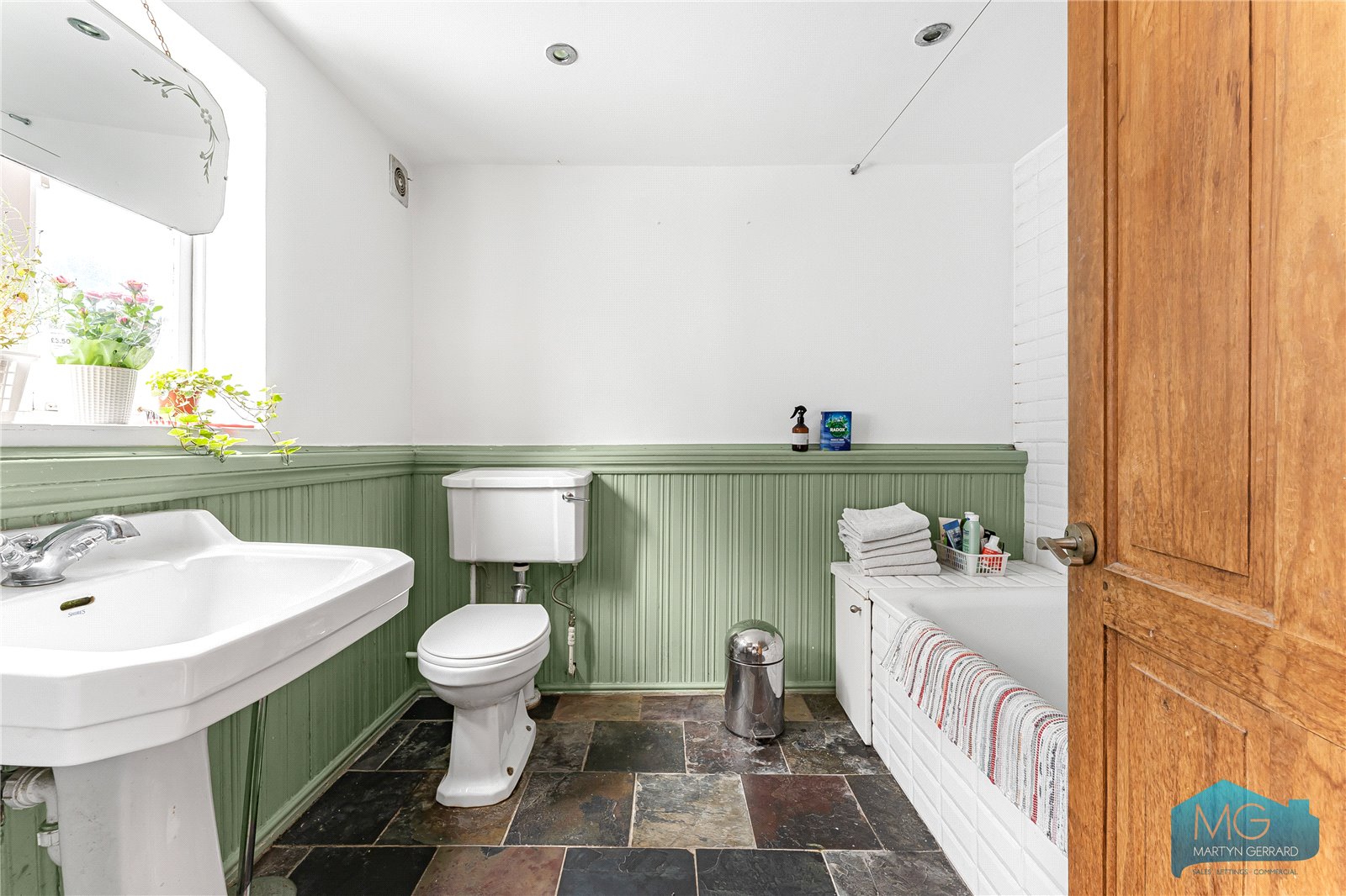 3 bedroom End of Terrace House for sale - Martyn Gerrard