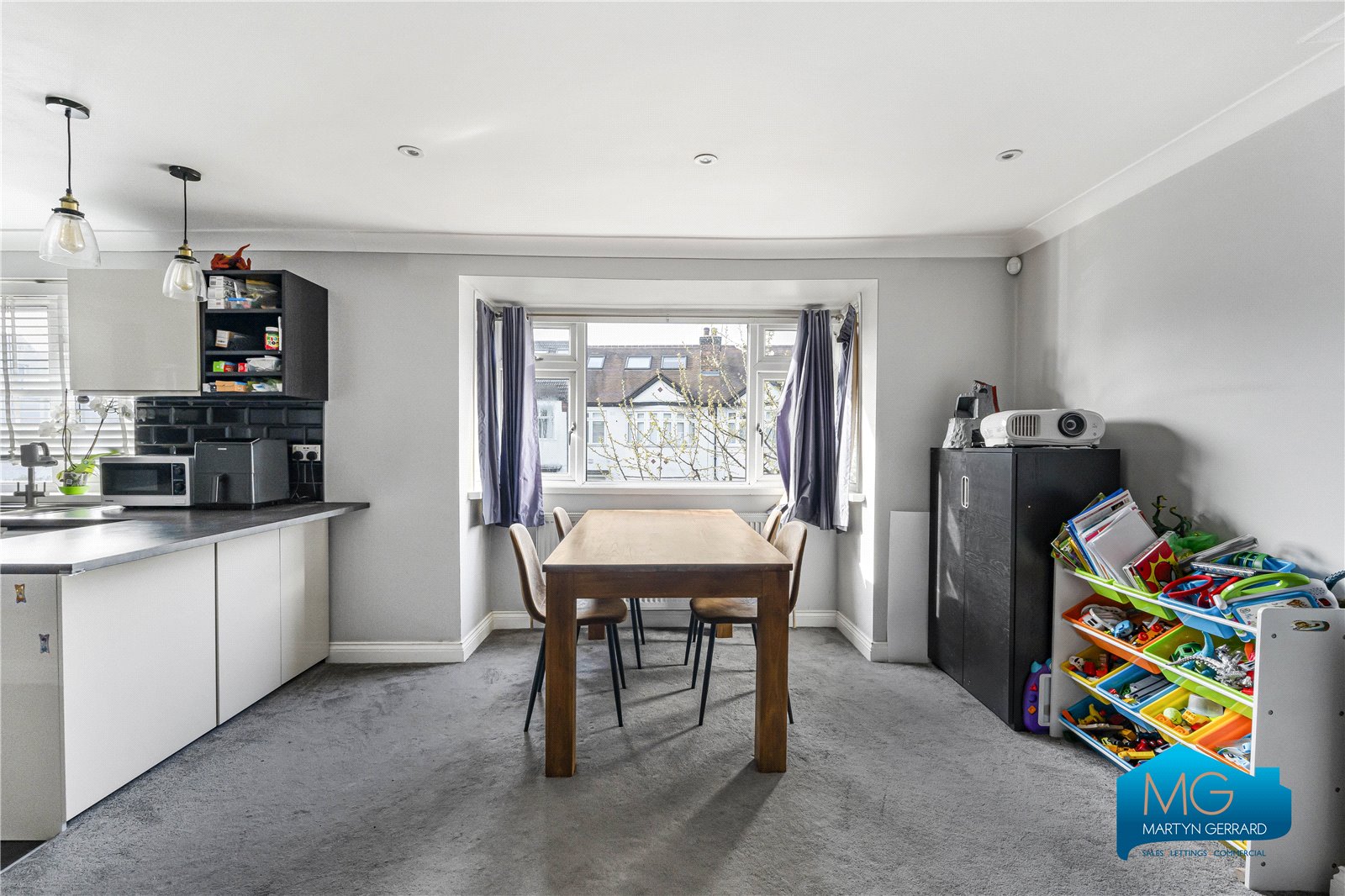 2 bedroom Maisonette to rent - Martyn Gerrard