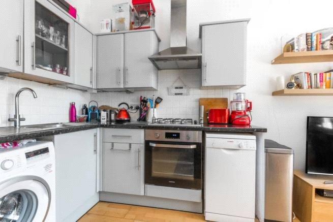 1 bedroom Ground Floor Flat to rent - Martyn Gerrard