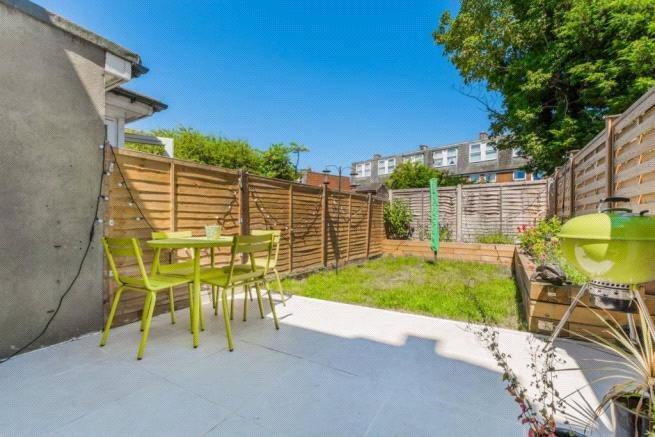 1 bedroom Ground Floor Flat to rent - Martyn Gerrard