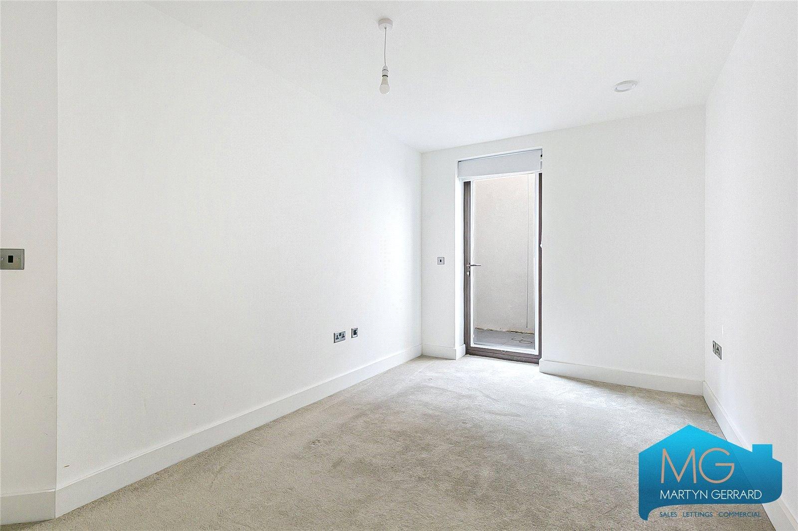 2 bedroom Ground Floor Flat to rent - Martyn Gerrard