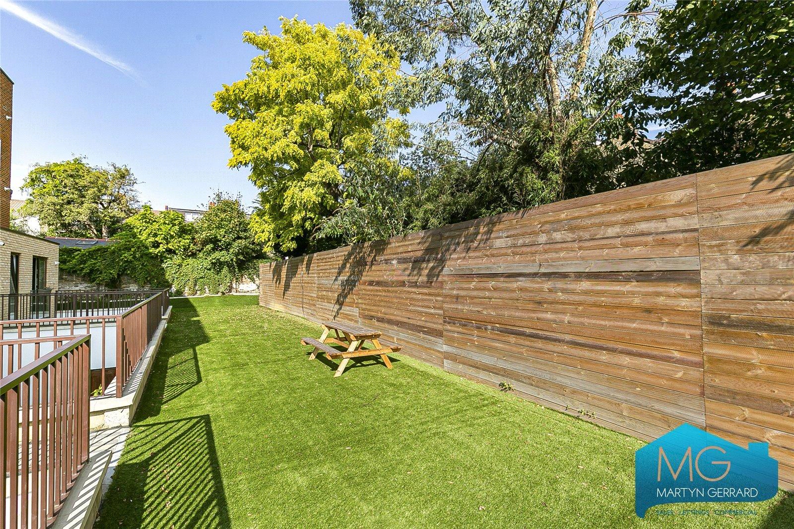 2 bedroom Ground Floor Flat to rent - Martyn Gerrard