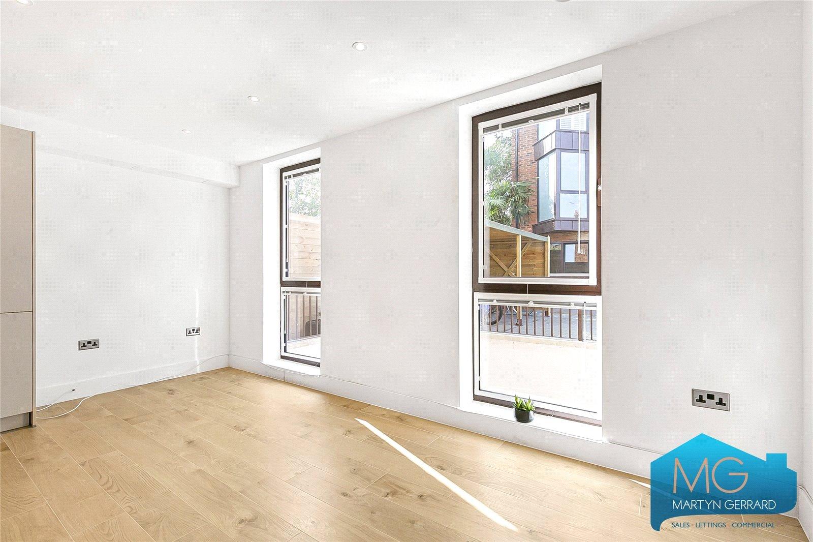 2 bedroom Ground Floor Flat to rent - Martyn Gerrard