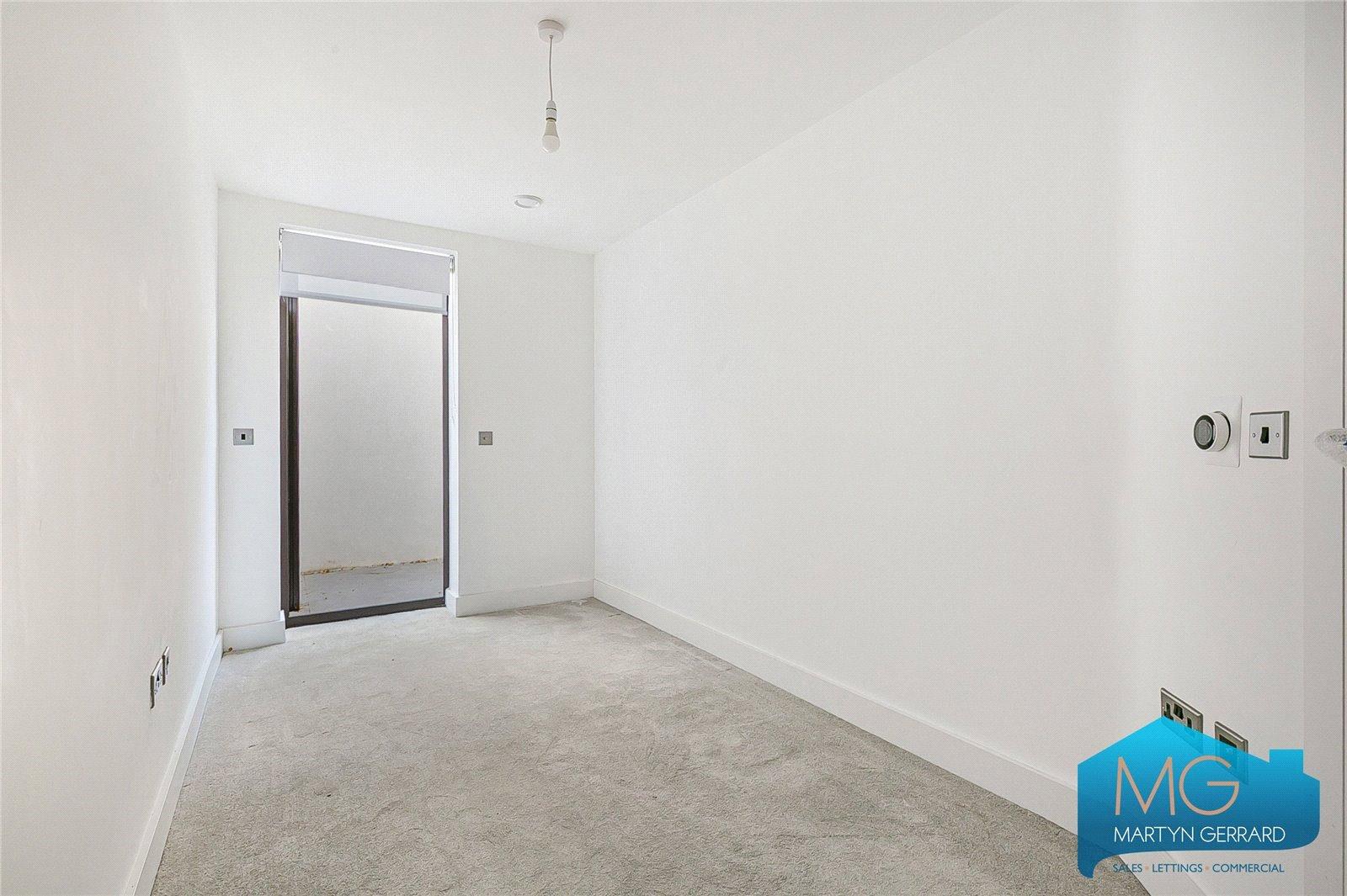 2 bedroom Ground Floor Flat to rent - Martyn Gerrard