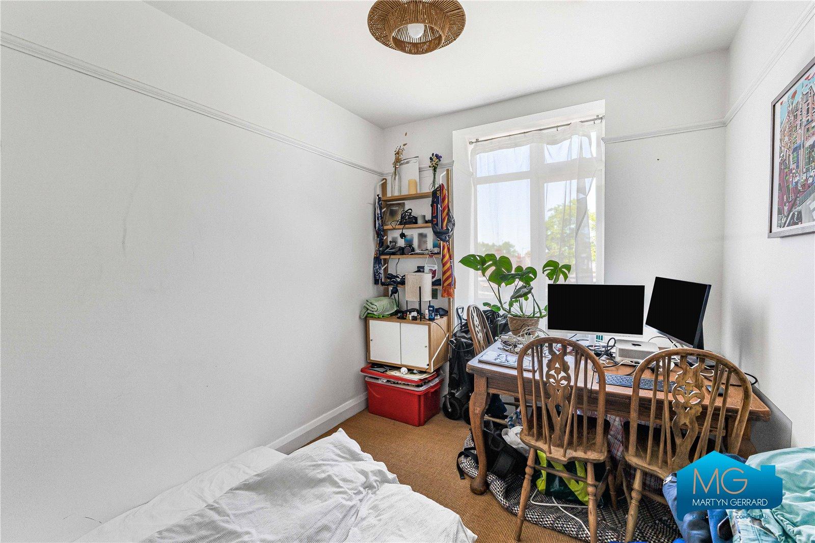 2 bedroom Apartment to rent - Martyn Gerrard