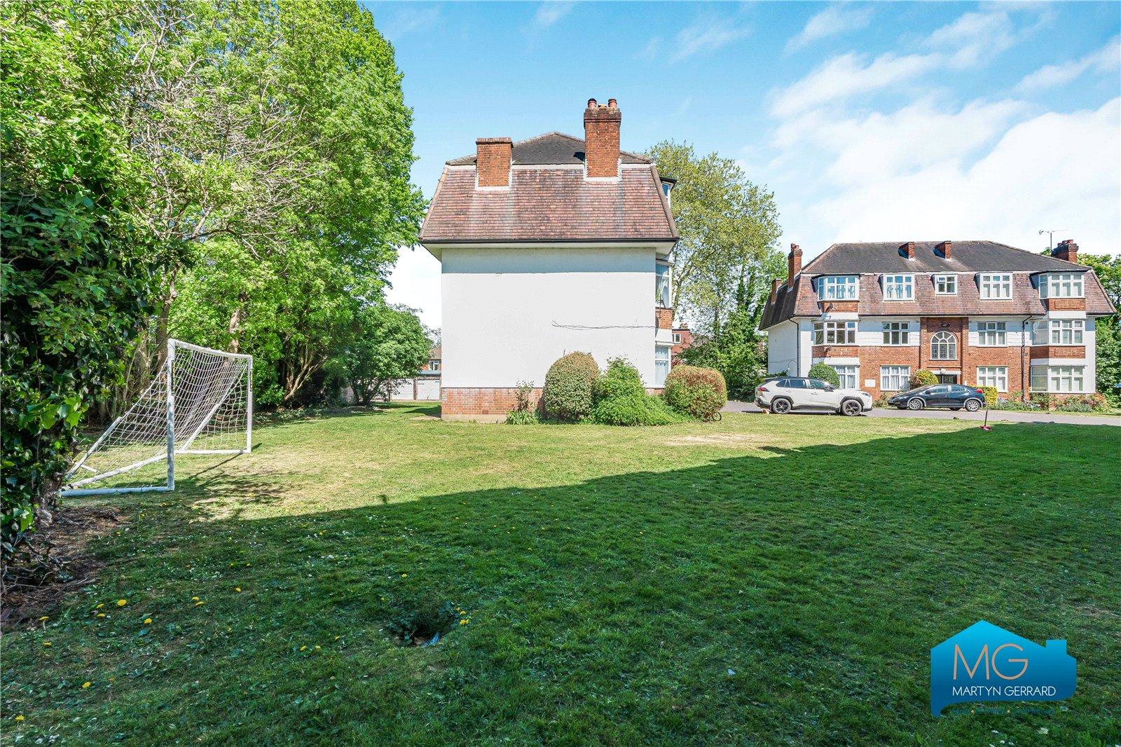 2 bedroom Apartment to rent - Martyn Gerrard