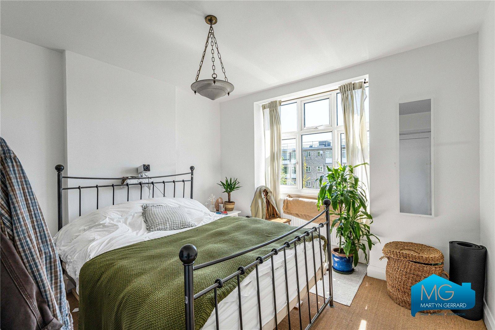 2 bedroom Apartment to rent - Martyn Gerrard