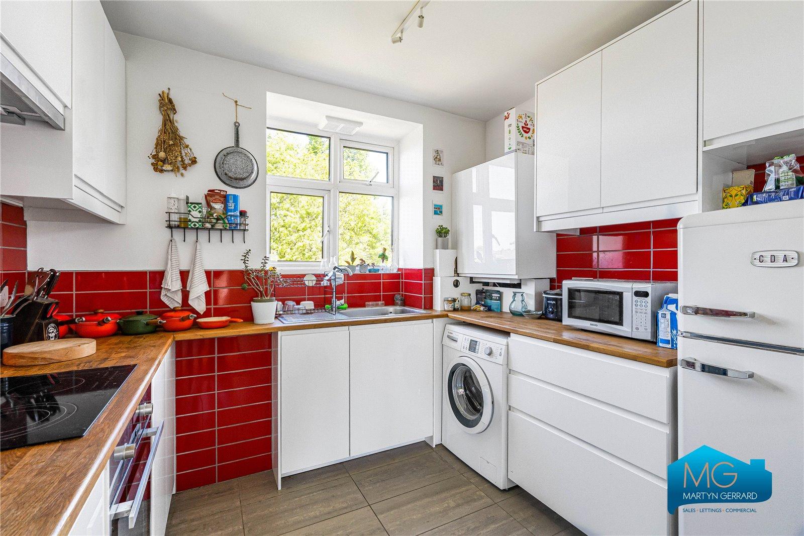 2 bedroom Apartment to rent - Martyn Gerrard