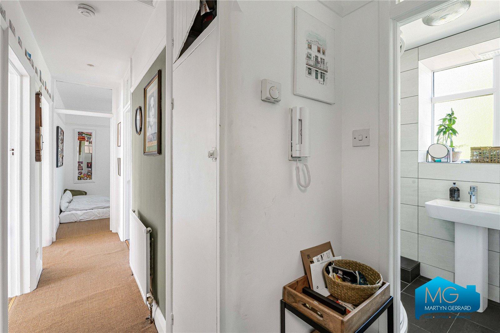 2 bedroom Apartment to rent - Martyn Gerrard