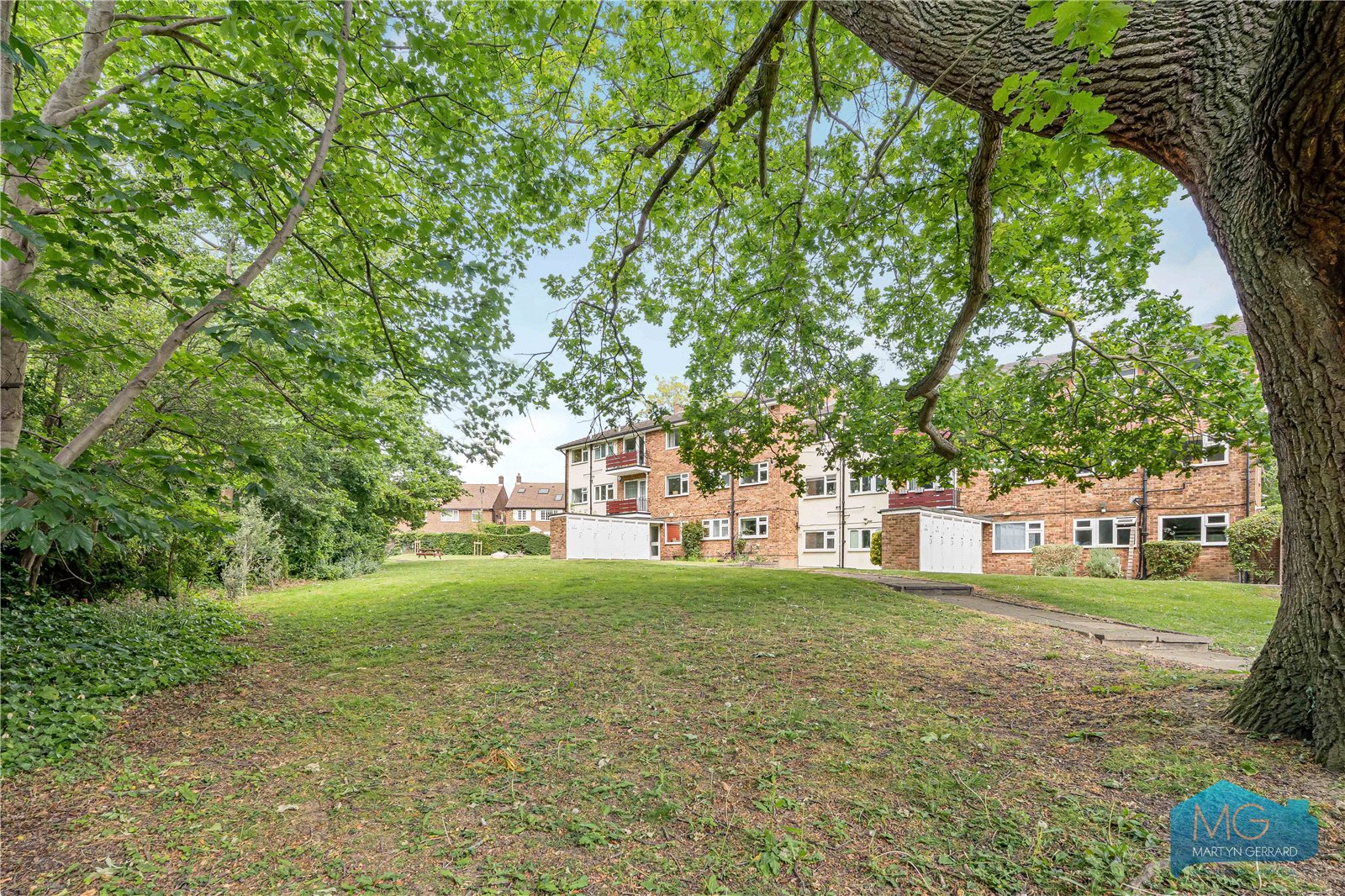 2 bedroom Apartment for sale - Martyn Gerrard