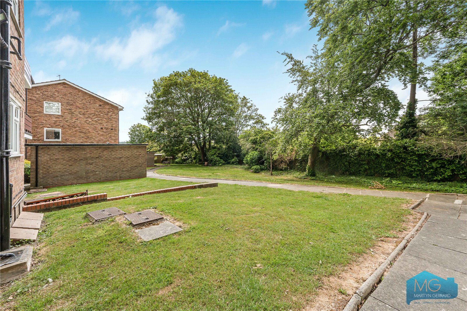 2 bedroom Apartment for sale - Martyn Gerrard
