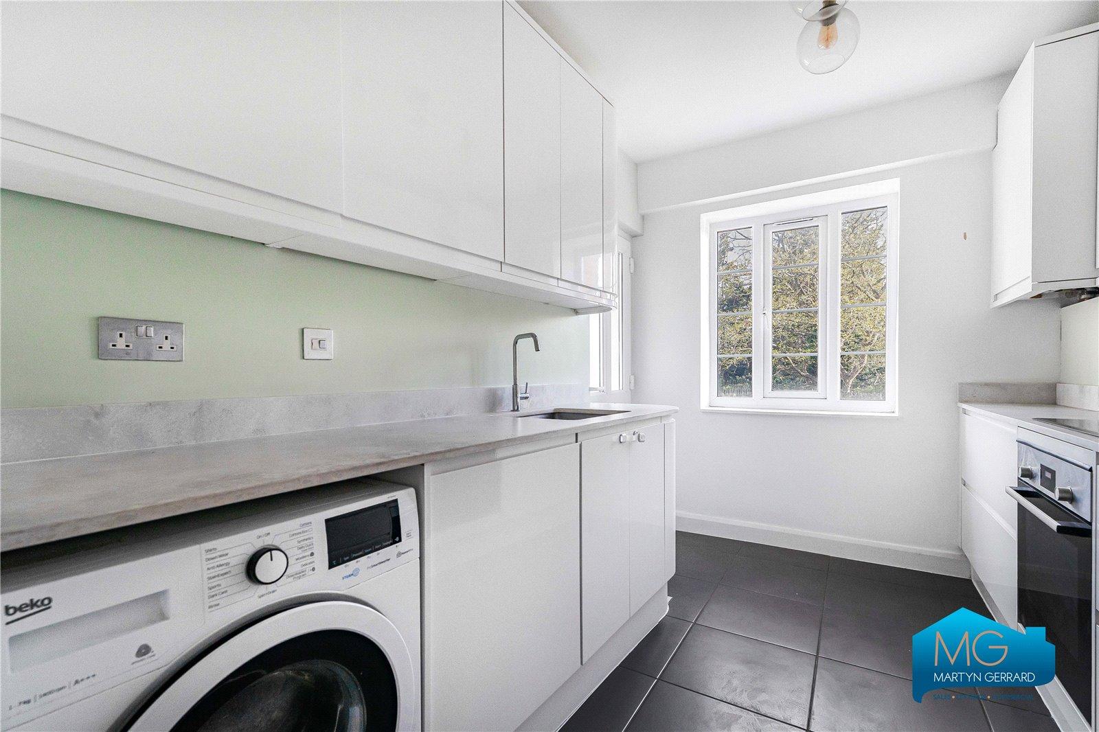 2 bedroom Apartment to rent - Martyn Gerrard