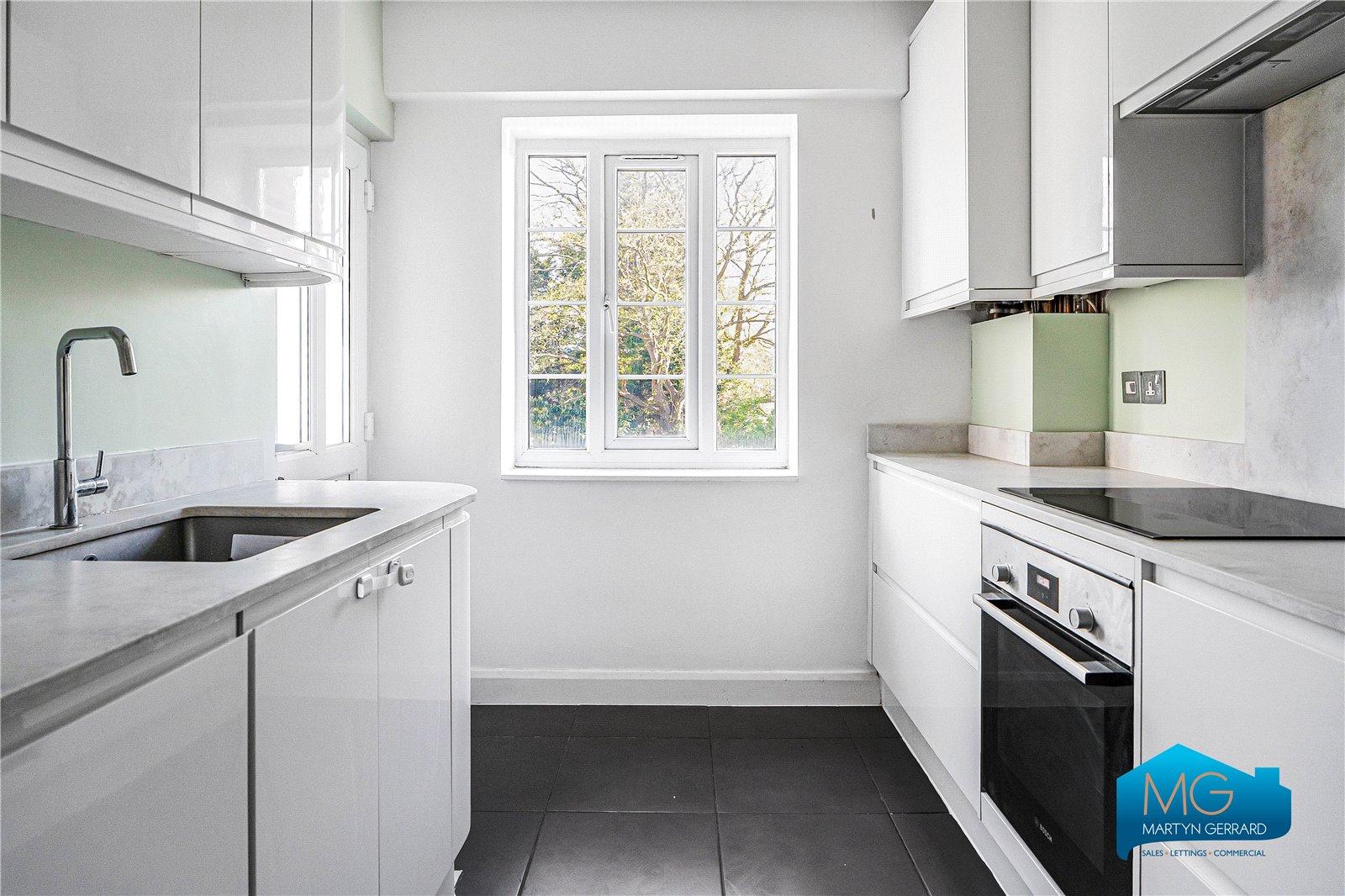 2 bedroom Apartment to rent - Martyn Gerrard