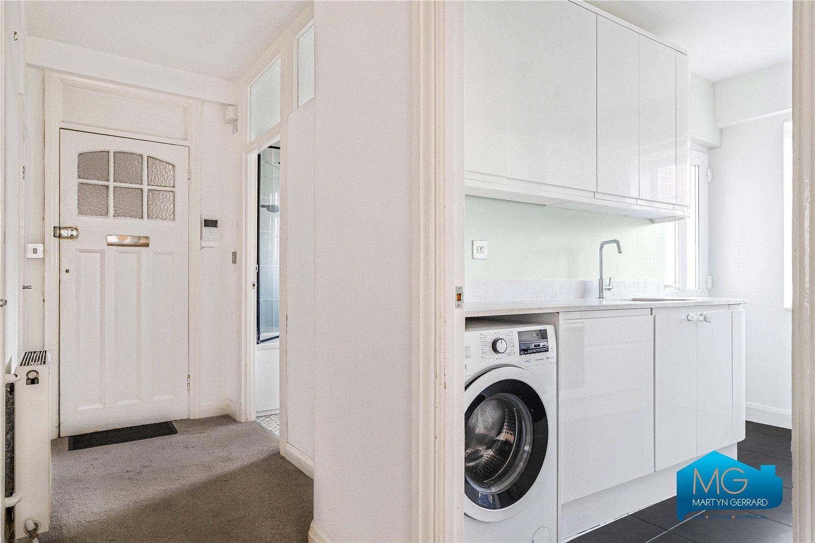 2 bedroom Apartment to rent - Martyn Gerrard