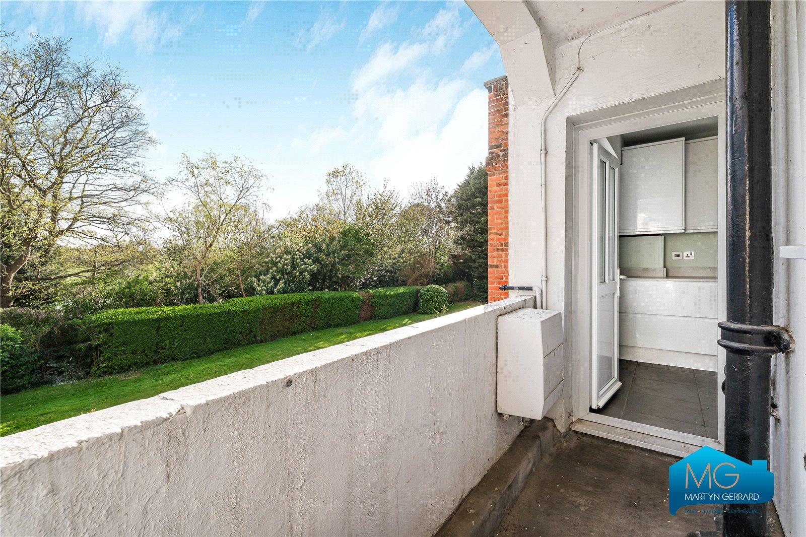 2 bedroom Apartment to rent - Martyn Gerrard