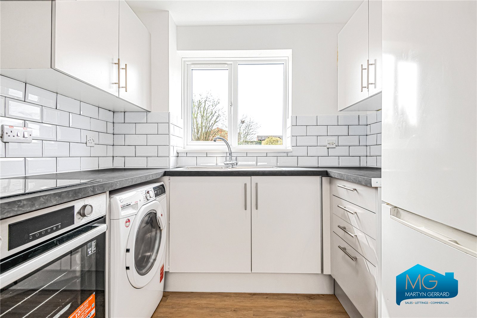 2 bedroom Apartment to rent - Martyn Gerrard