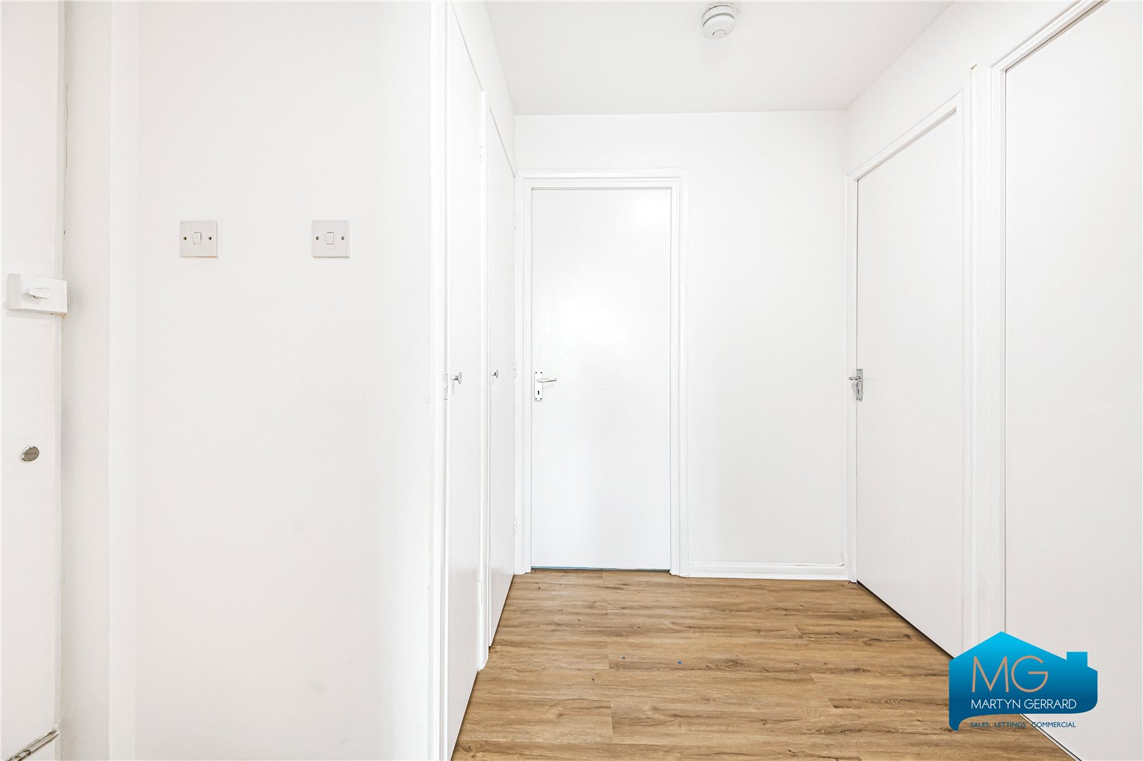2 bedroom Apartment to rent - Martyn Gerrard