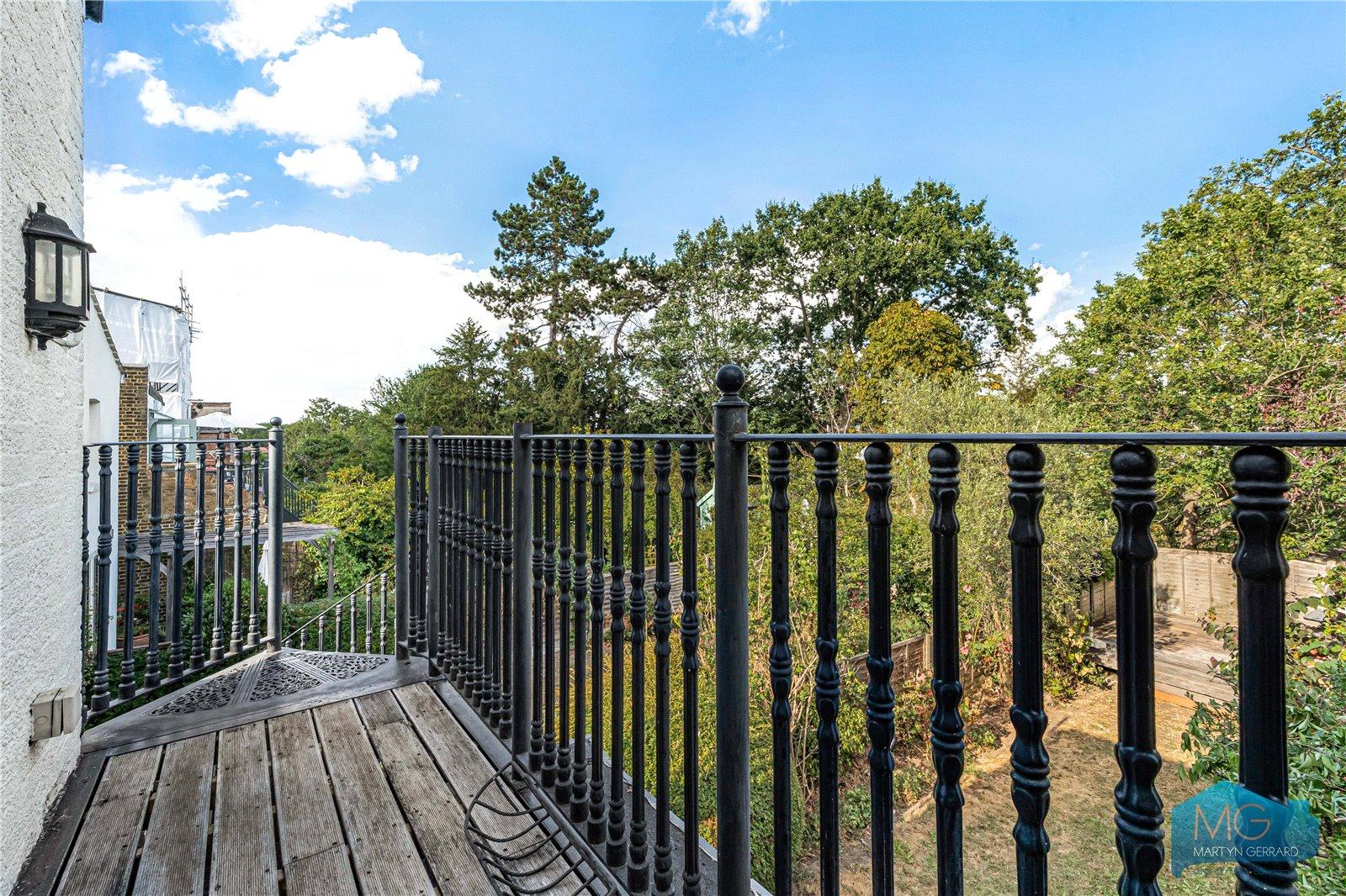 3 bedroom Apartment for sale - Martyn Gerrard